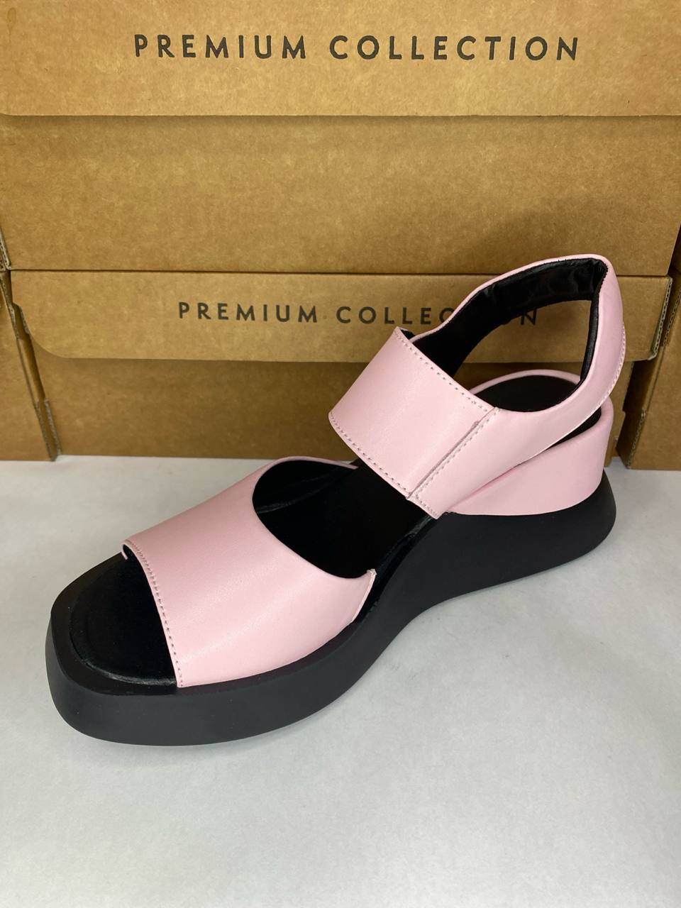 картинка Босоножки кожаные Benito от магазина Pratik