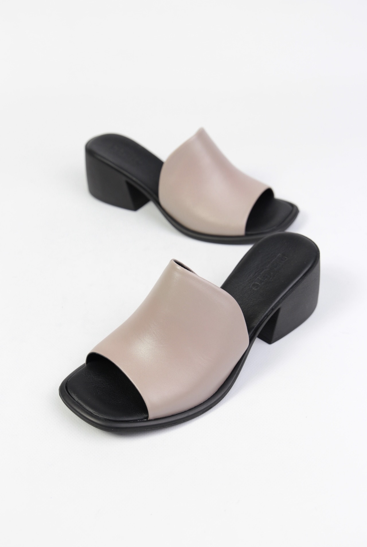 картинка Сабо кожаные Benito от магазина Pratik