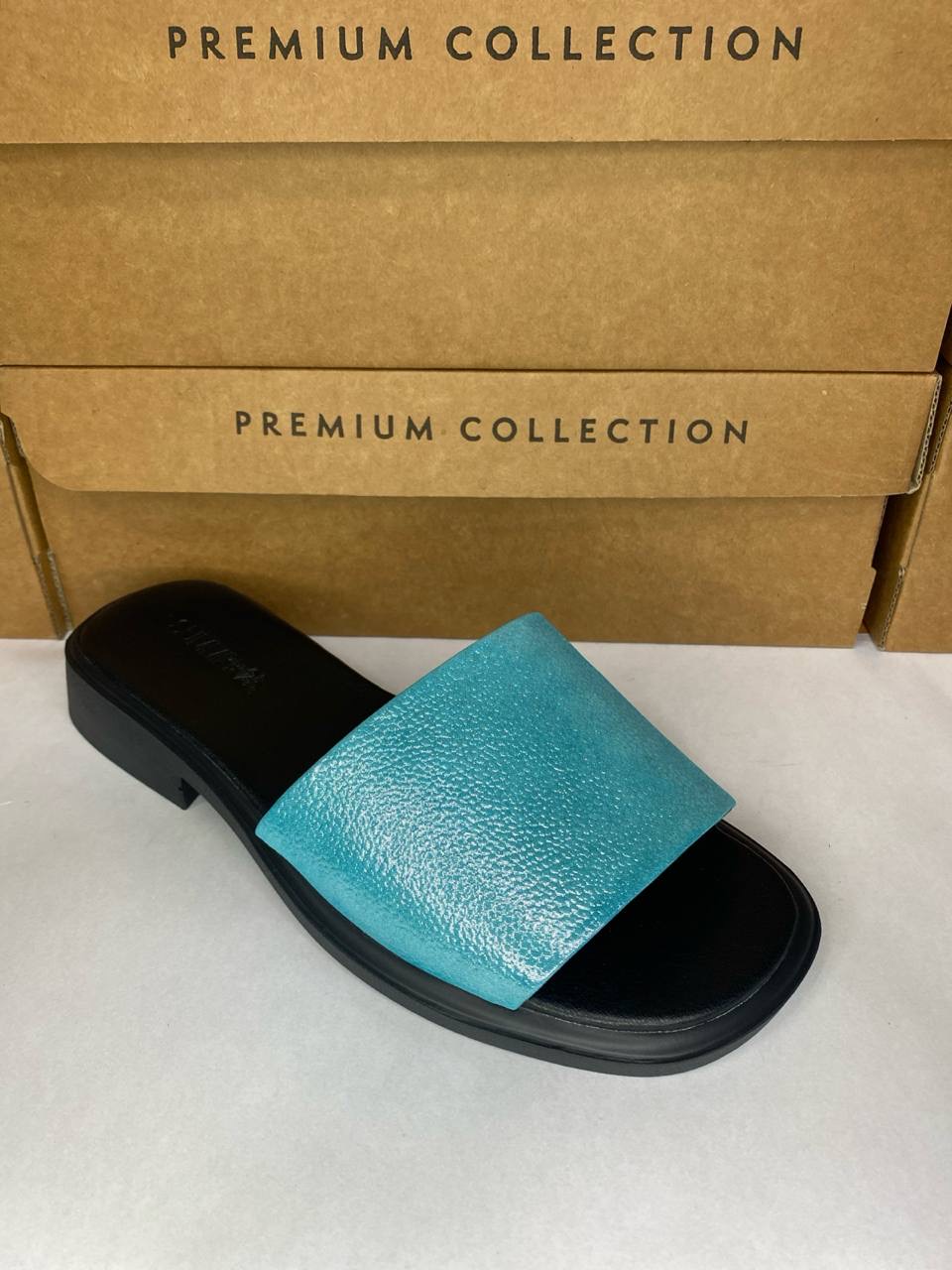 картинка Шлепанцы кожаные Benito от магазина Pratik