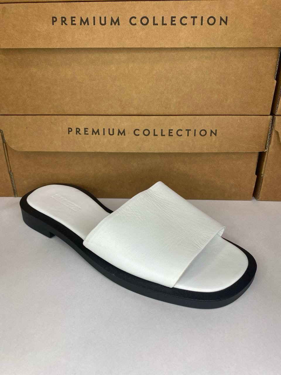 картинка Шлепанцы кожаные Benito от магазина Pratik