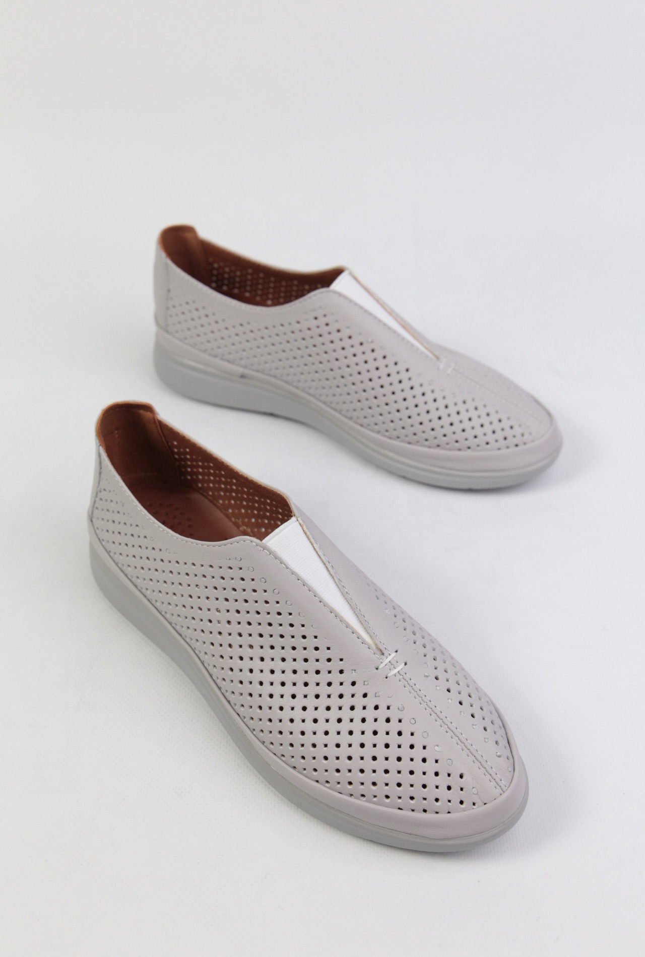 картинка Слипоны женские Benito от магазина Pratik