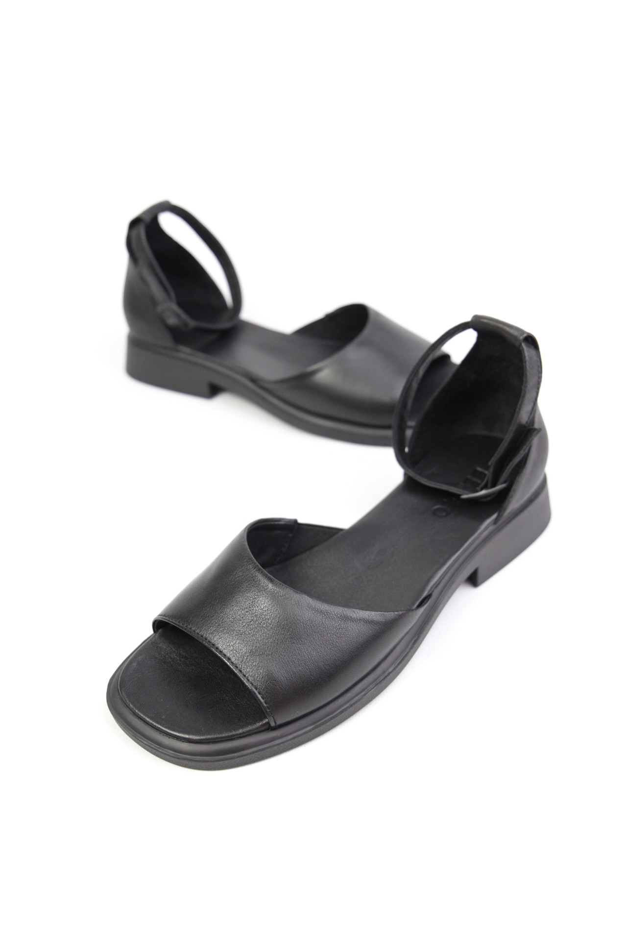 картинка Сандалии кожаные Benito от магазина Pratik