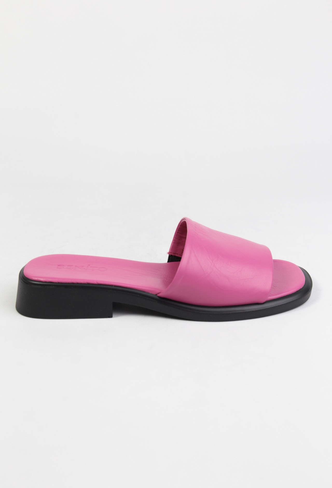 картинка Шлепанцы кожаные Benito от магазина Pratik