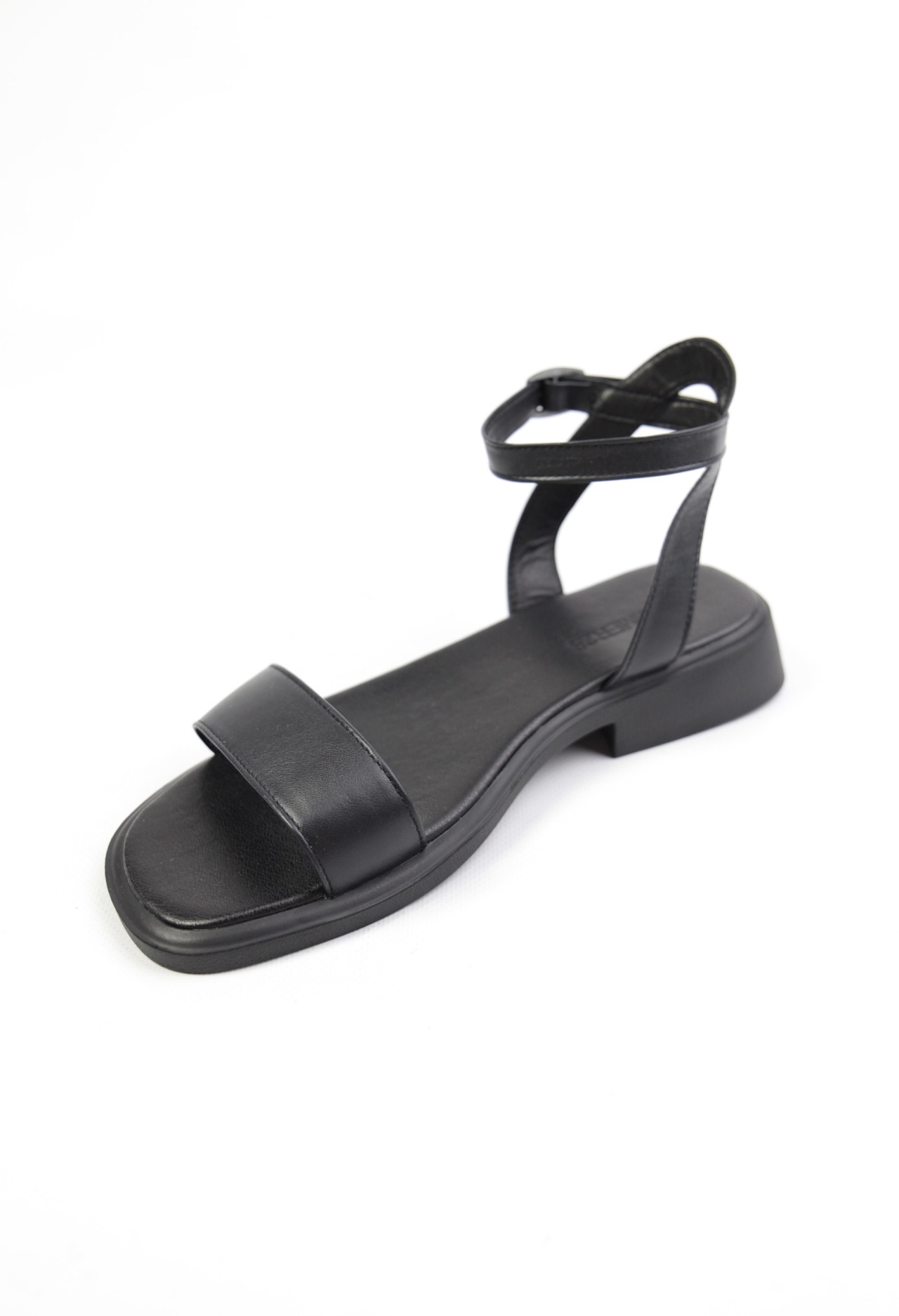 картинка Сандалии кожаные Benito от магазина Pratik