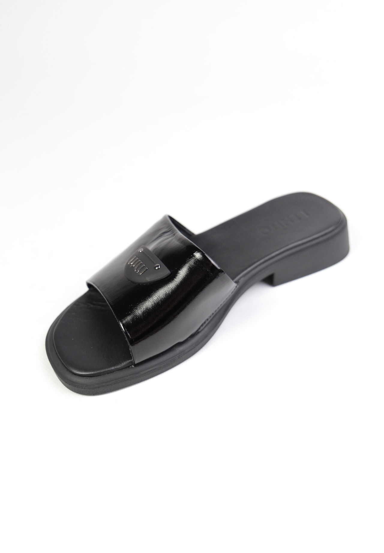 картинка Шлепанцы кожаные Benito от магазина Pratik