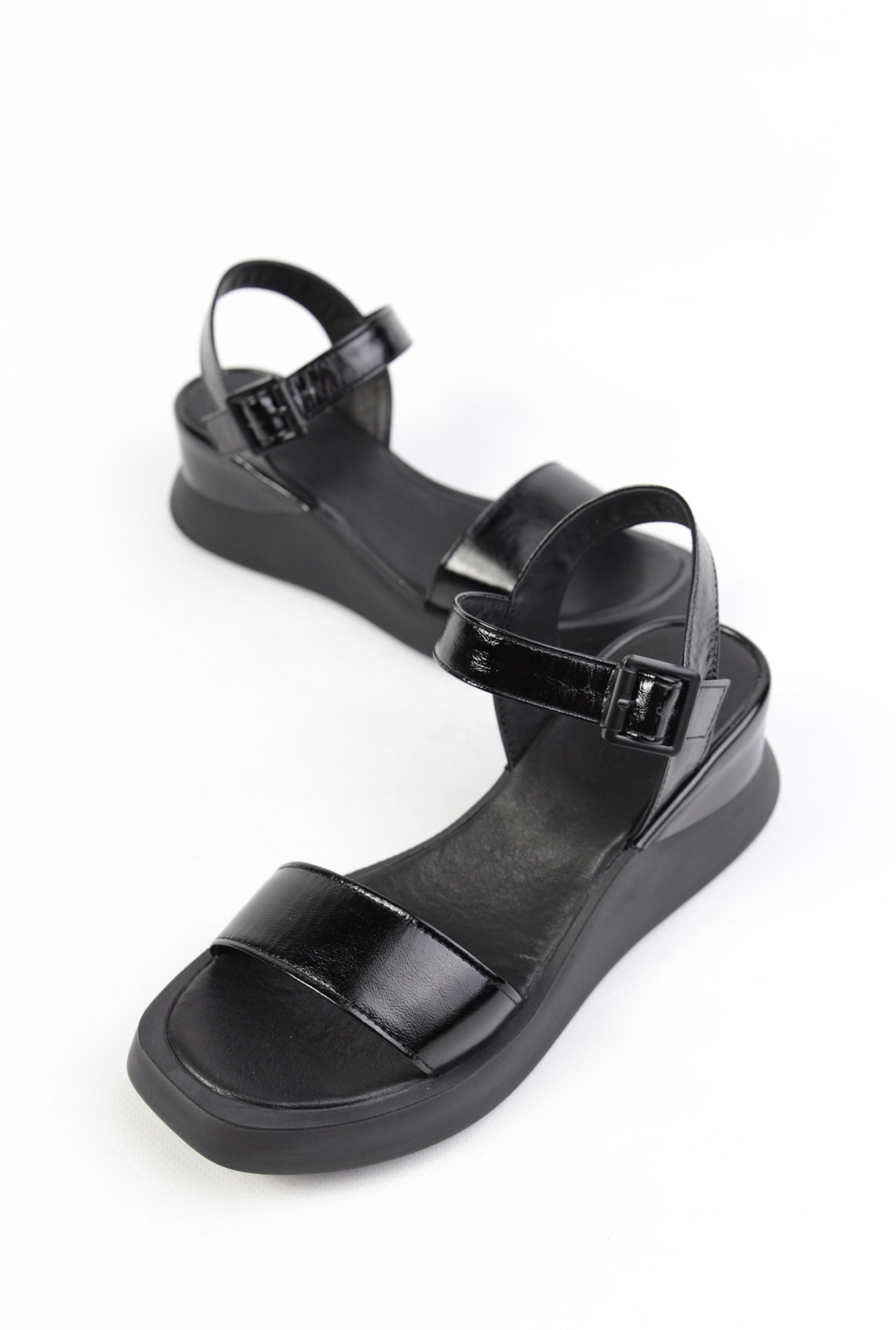 картинка Босоножки кожаные Benito от магазина Pratik