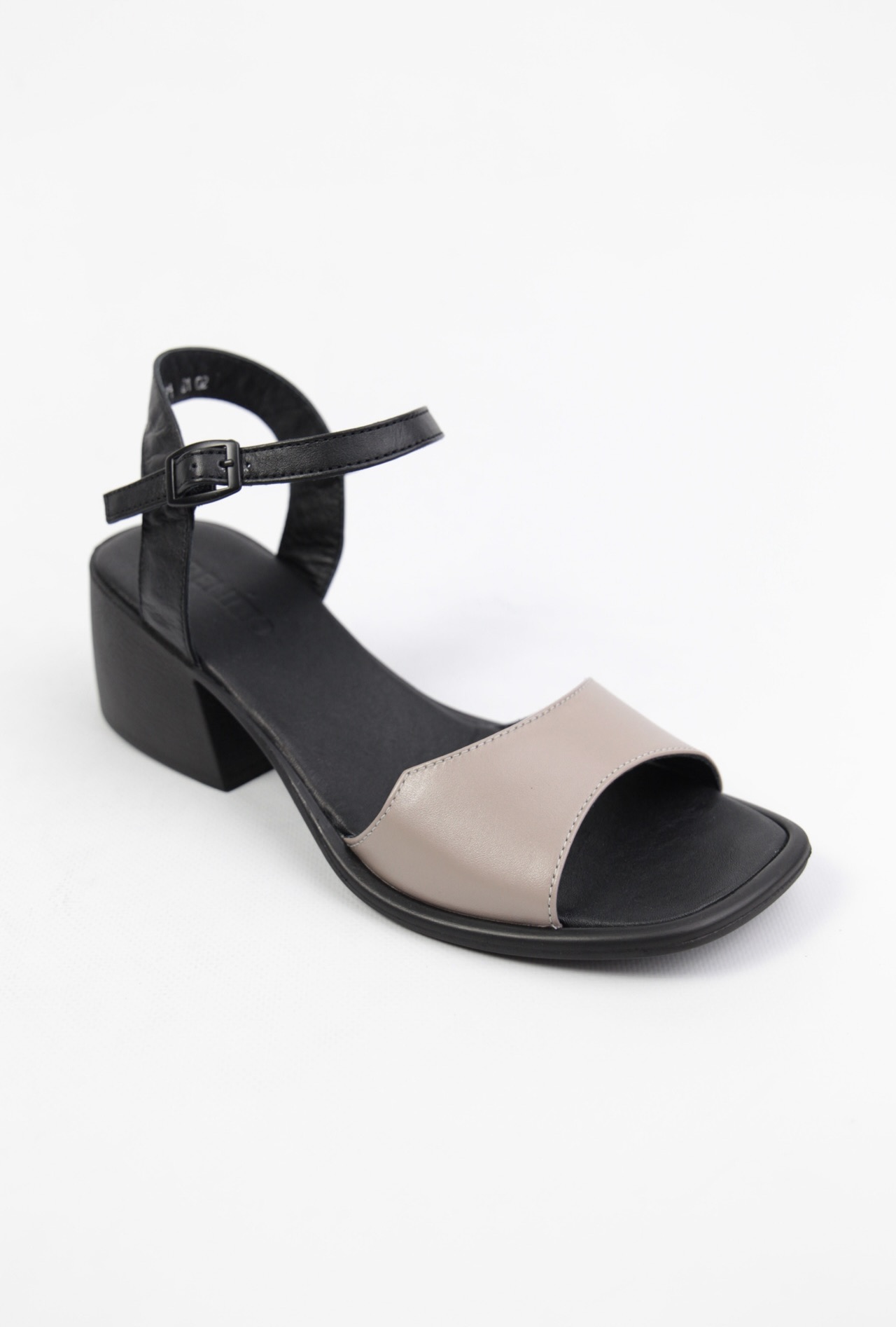 картинка Босоножки кожаные Benito от магазина Pratik