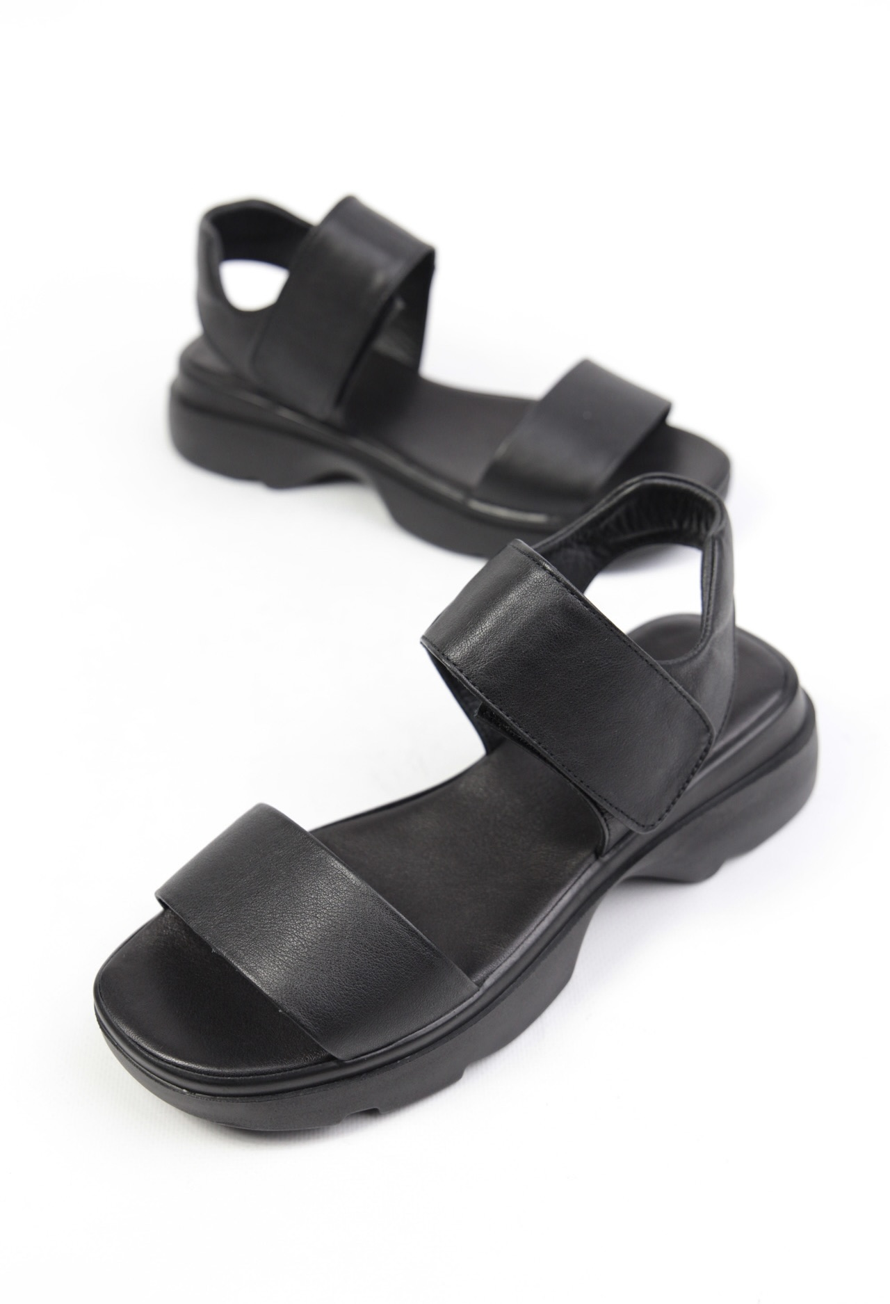 картинка Босоножки кожаные Benito от магазина Pratik