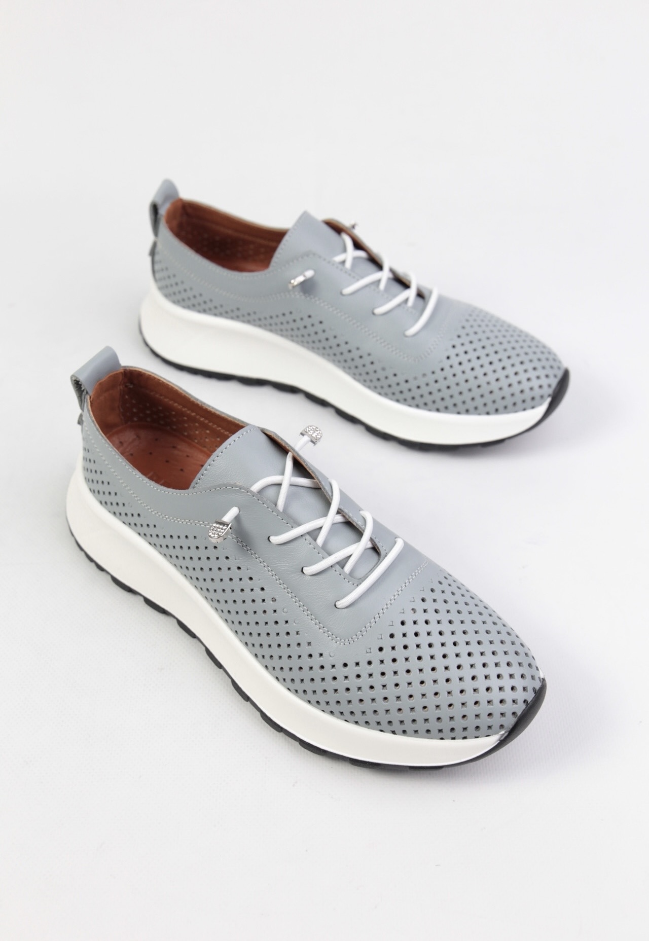 картинка  Кроссовки кожаные Benito от магазина Pratik