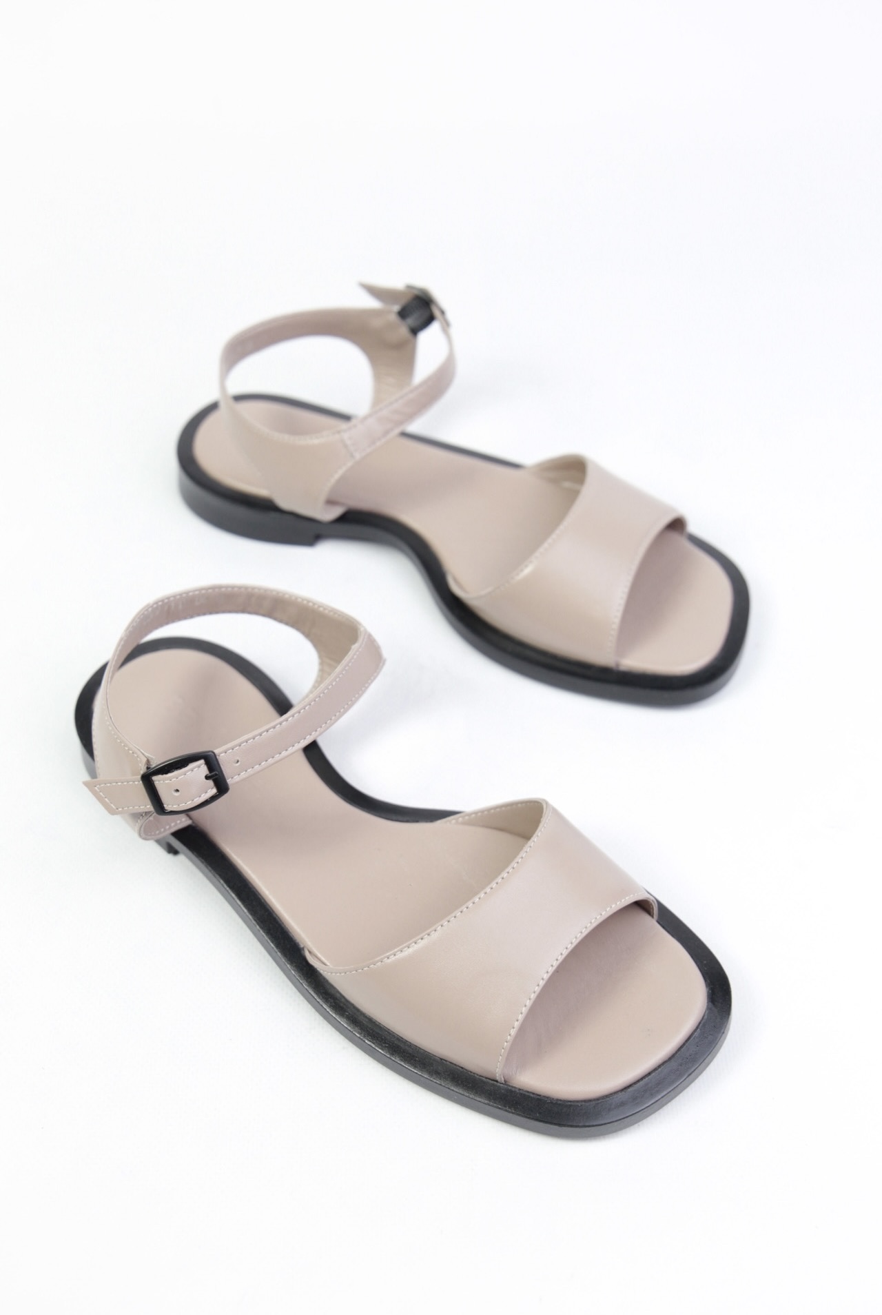 картинка Сандалии кожаные Benito от магазина Pratik