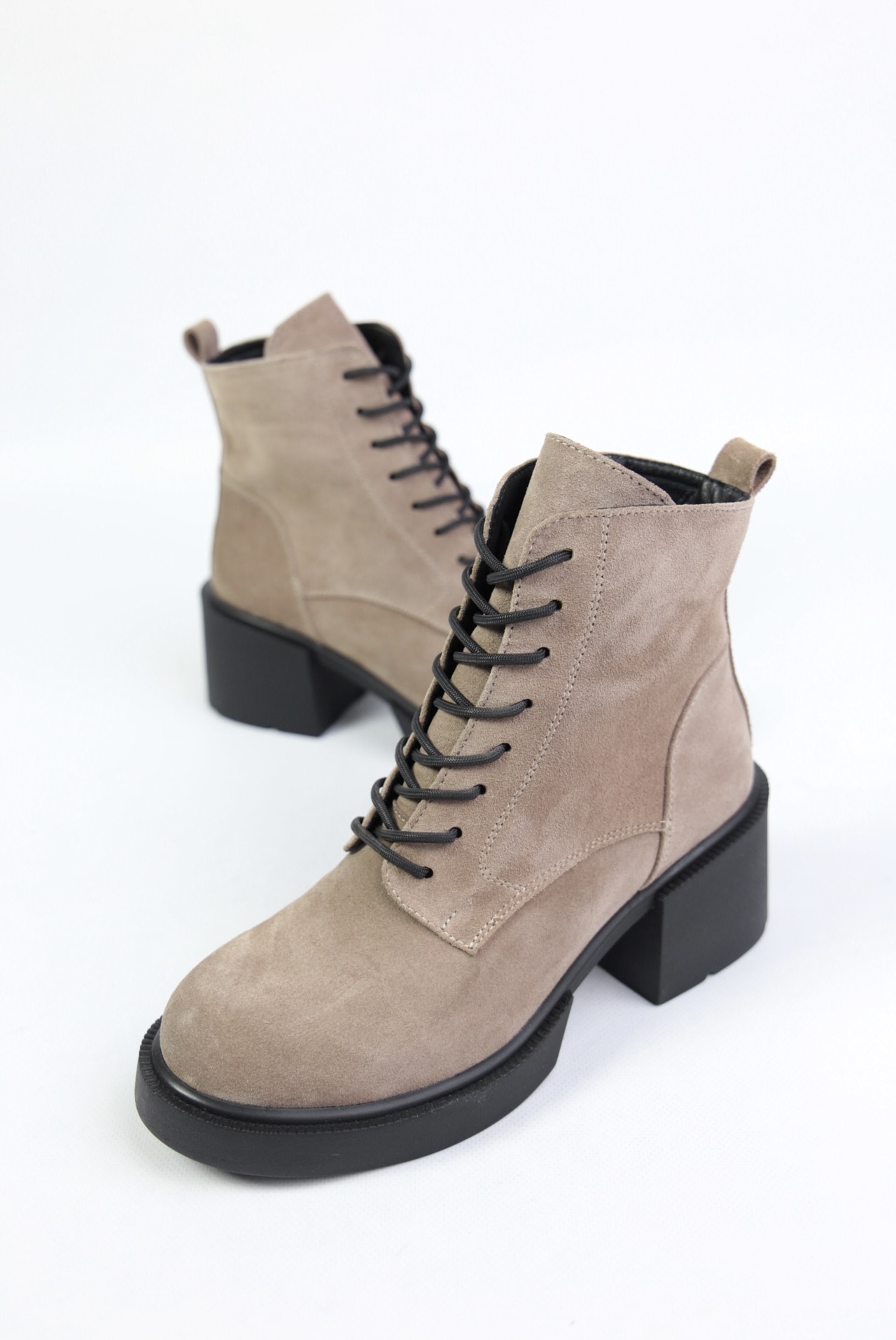 картинка Ботильоны замшевые Benito от магазина Pratik