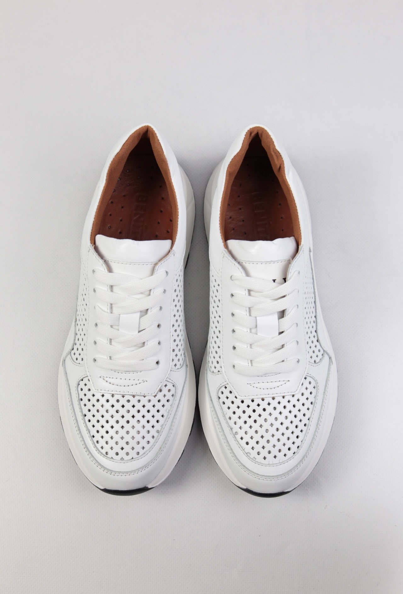 картинка Кроссовки кожаные Benito от магазина Pratik