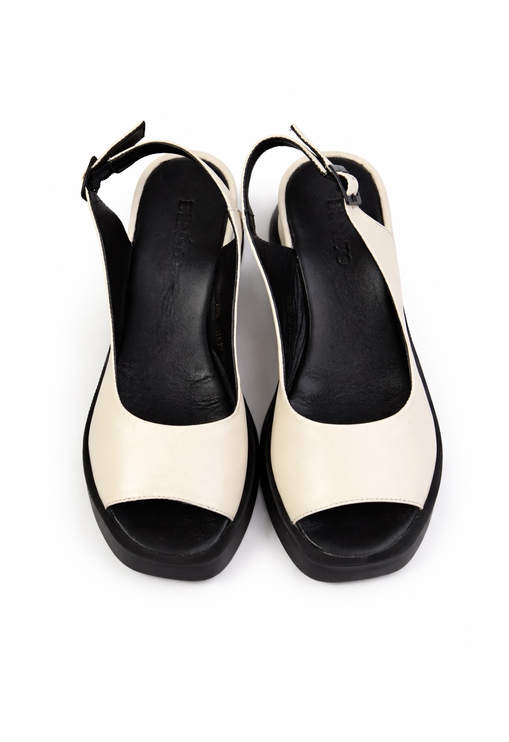 картинка Босоножки кожаные Benito от магазина Pratik