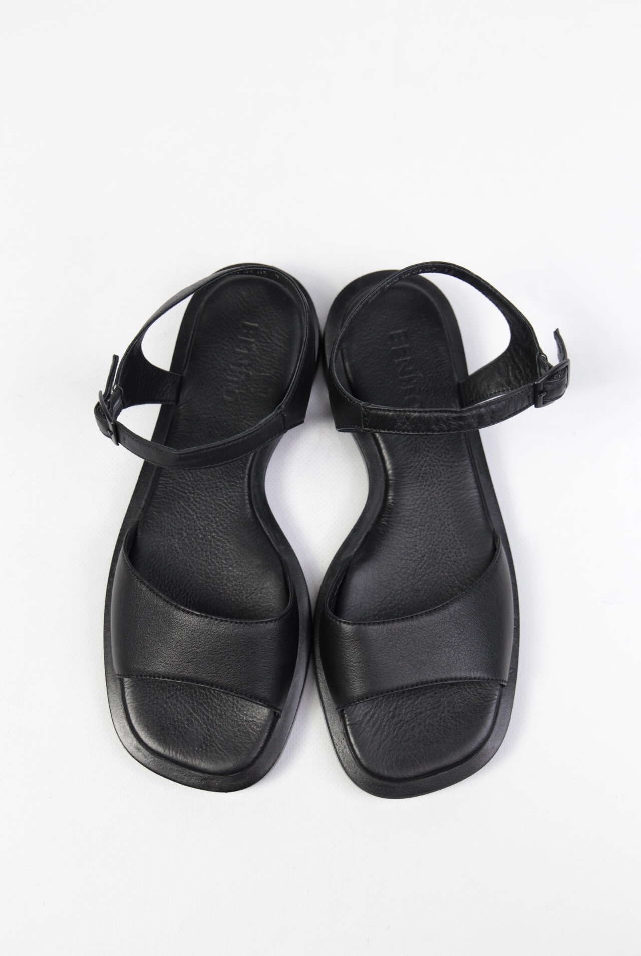 картинка Сандалии кожаные Benito от магазина Pratik