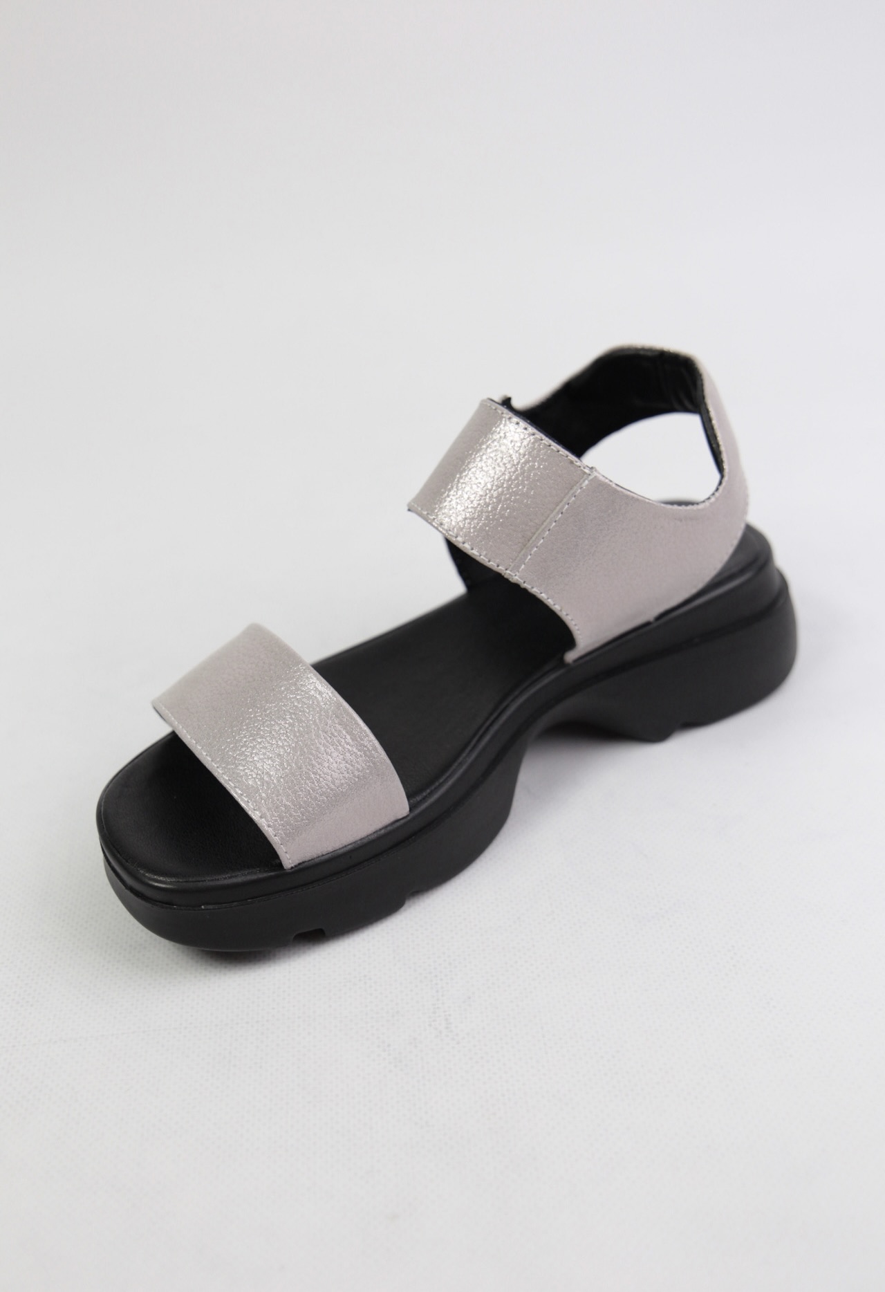 картинка Босоножки кожаные Benito от магазина Pratik