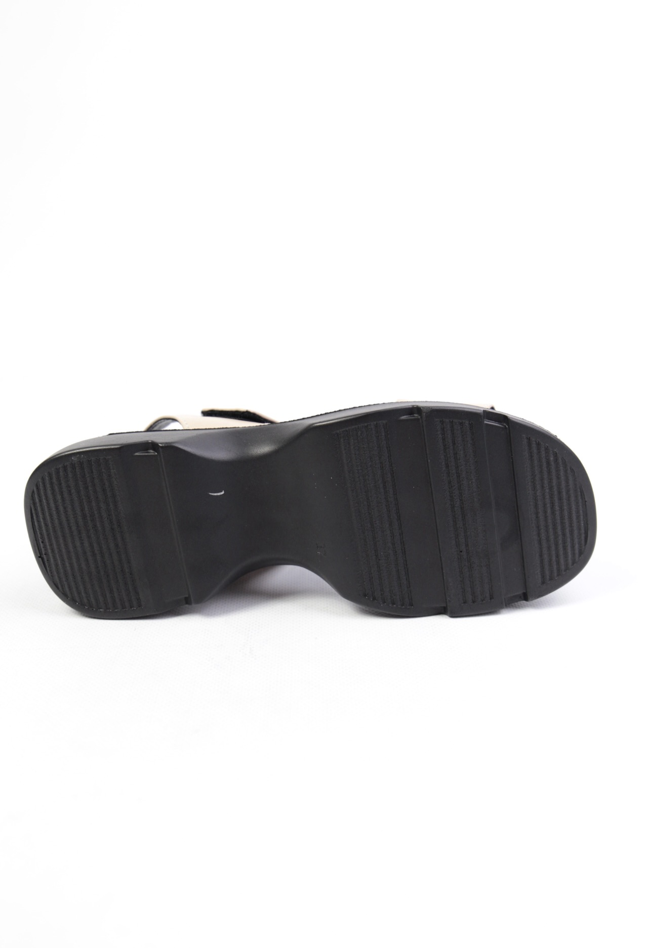 картинка Босоножки кожаные Benito от магазина Pratik