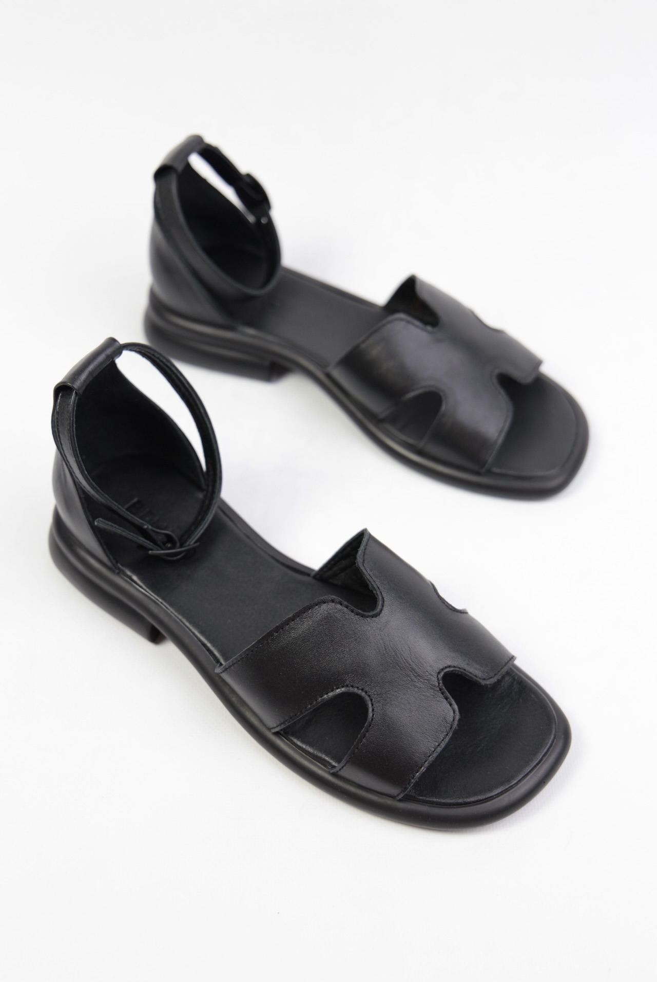 картинка Сандалии кожаные Benito от магазина Pratik