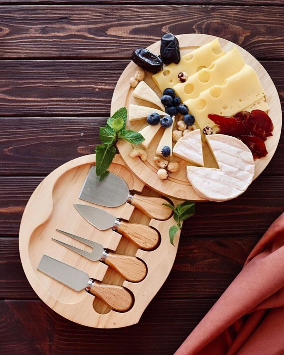 картинка Доска с ножами для нарезки и подачи сыра от магазина Pratik