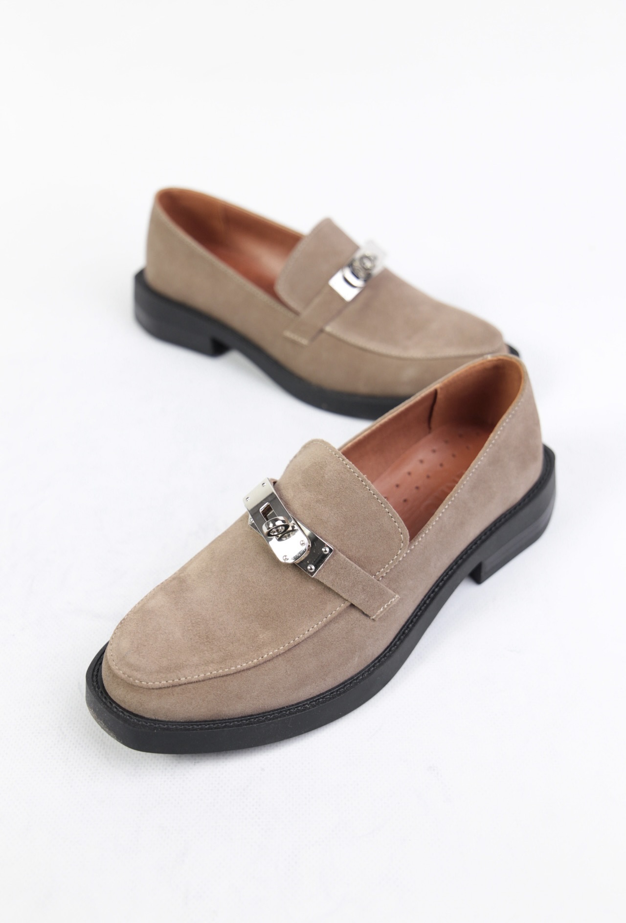 картинка Лоферы замшевые Benito от магазина Pratik