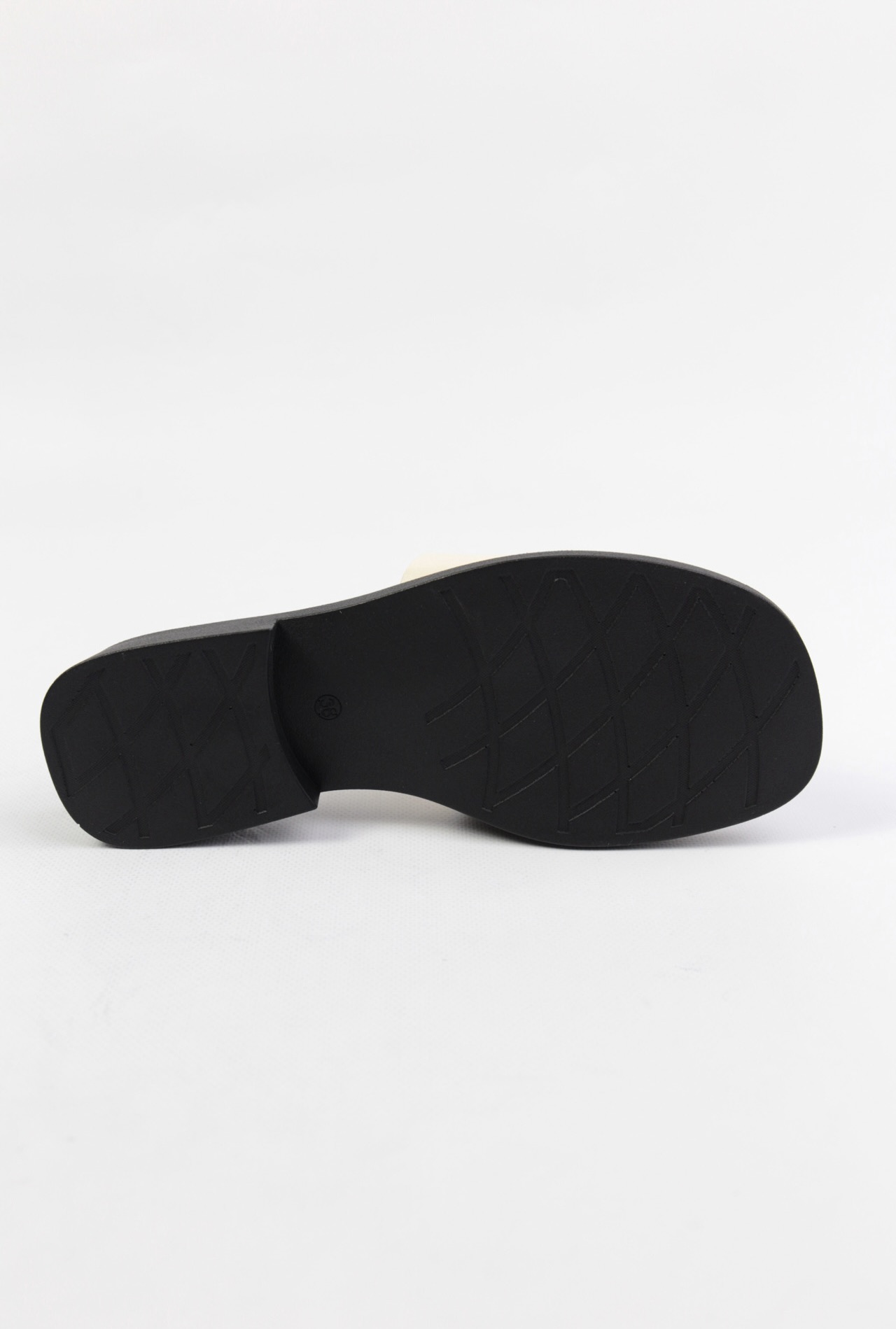 картинка Шлепанцы кожаные Benito от магазина Pratik