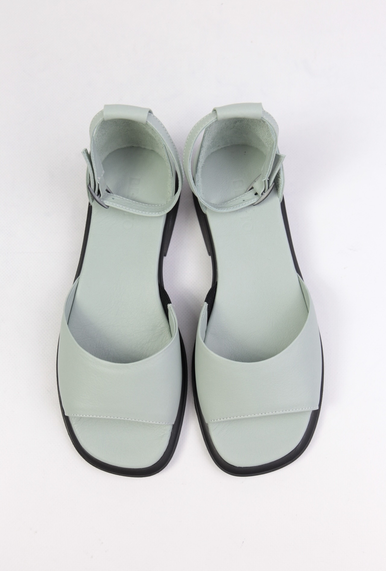 картинка Сандалии кожаные Benito от магазина Pratik