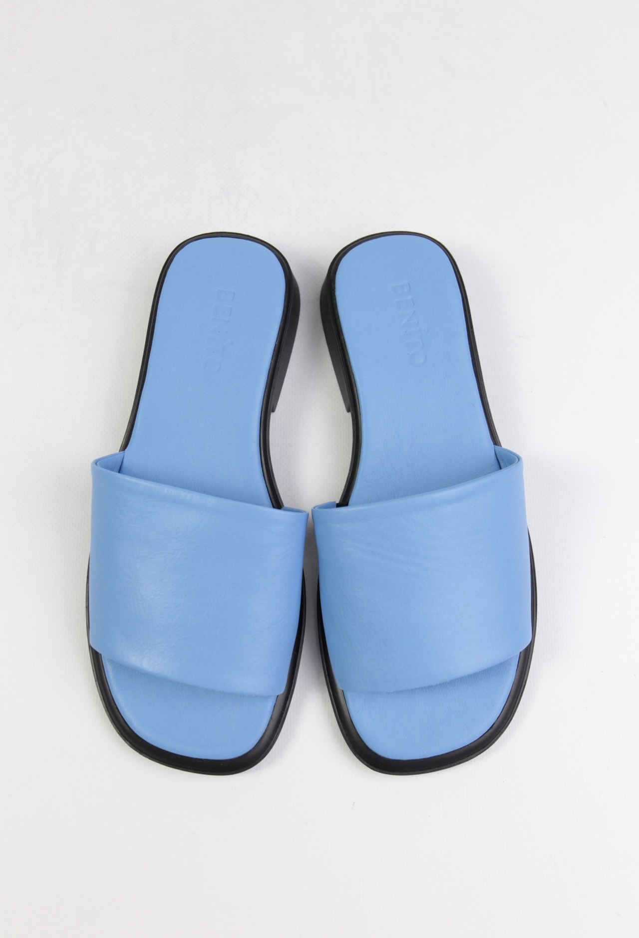 картинка Шлепанцы кожаные Benito от магазина Pratik