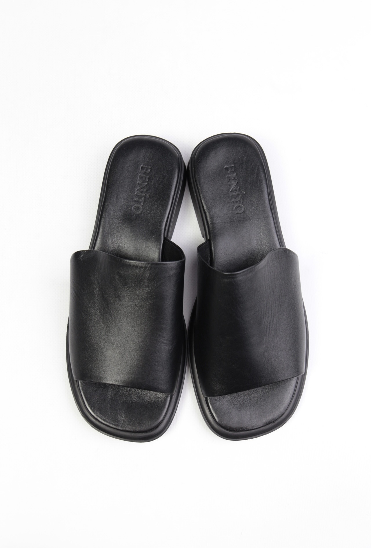 картинка Шлепанцы кожаные Benito от магазина Pratik