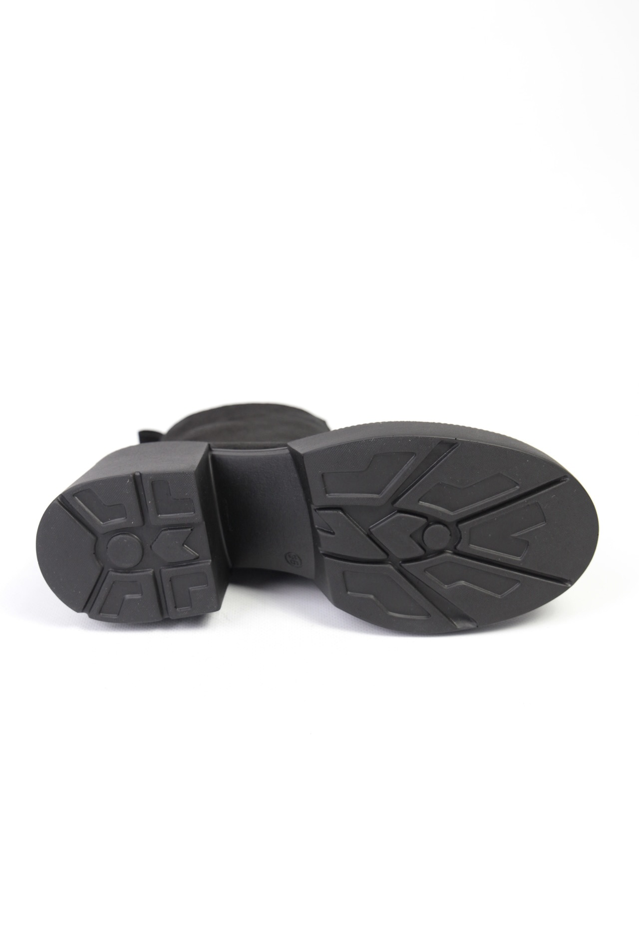 картинка Ботильоны замшевые Benito от магазина Pratik