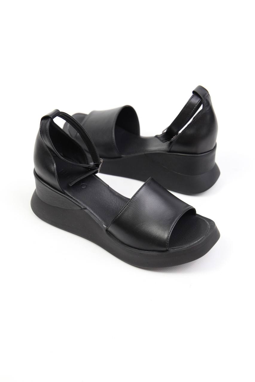 картинка Босоножки кожаные Benito от магазина Pratik