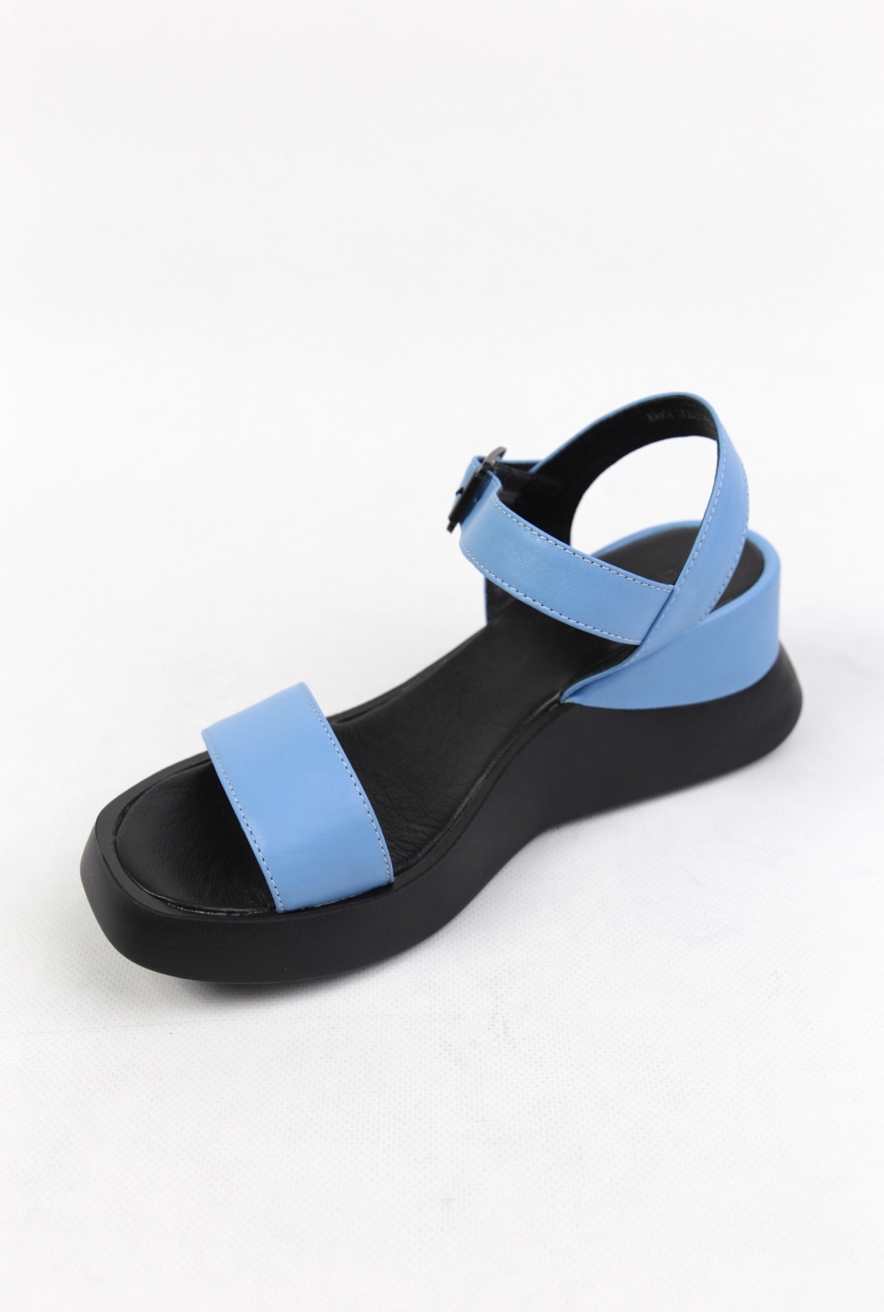 картинка Босоножки кожаные Benito от магазина Pratik