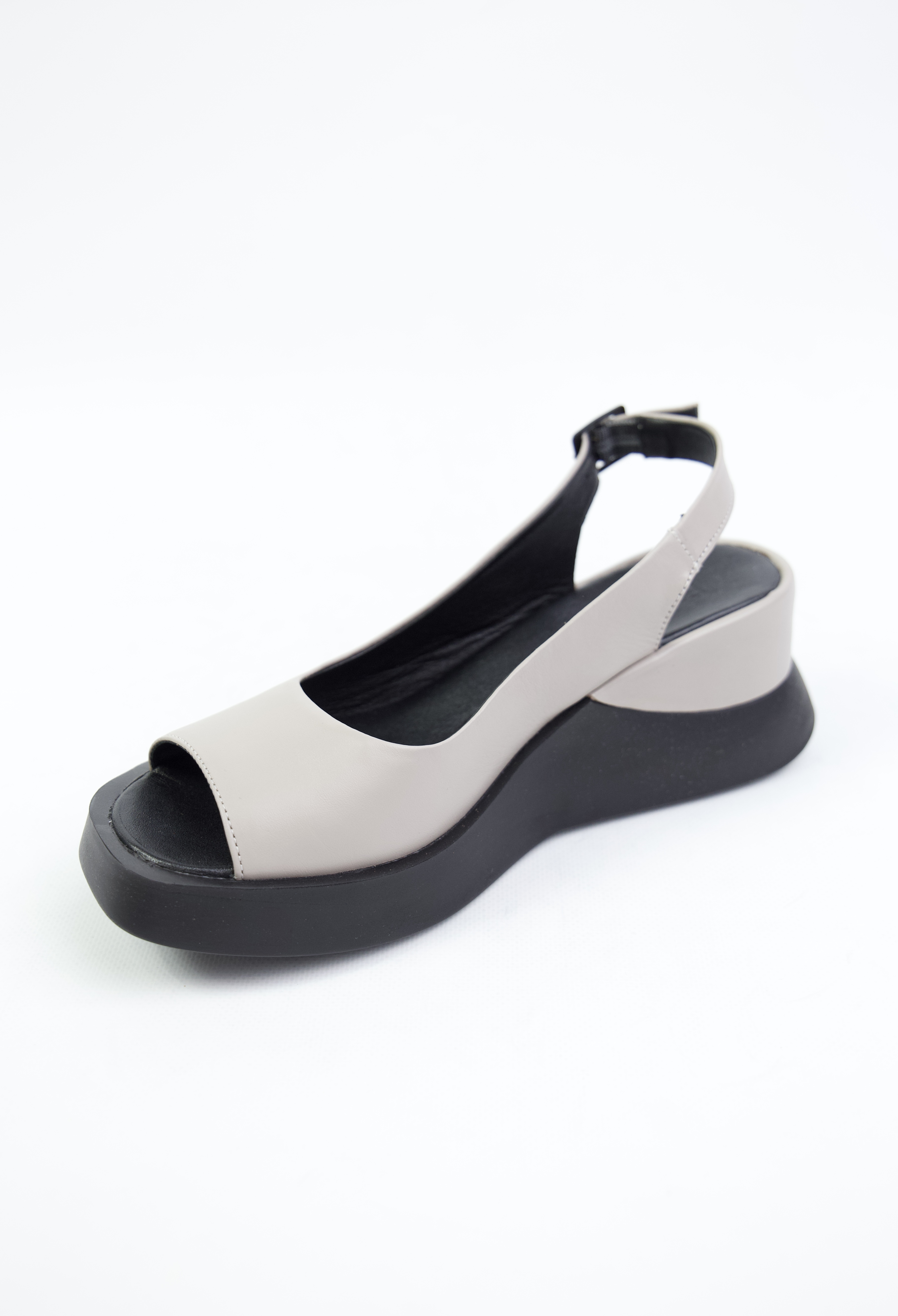 картинка Босоножки кожаные Benito от магазина Pratik