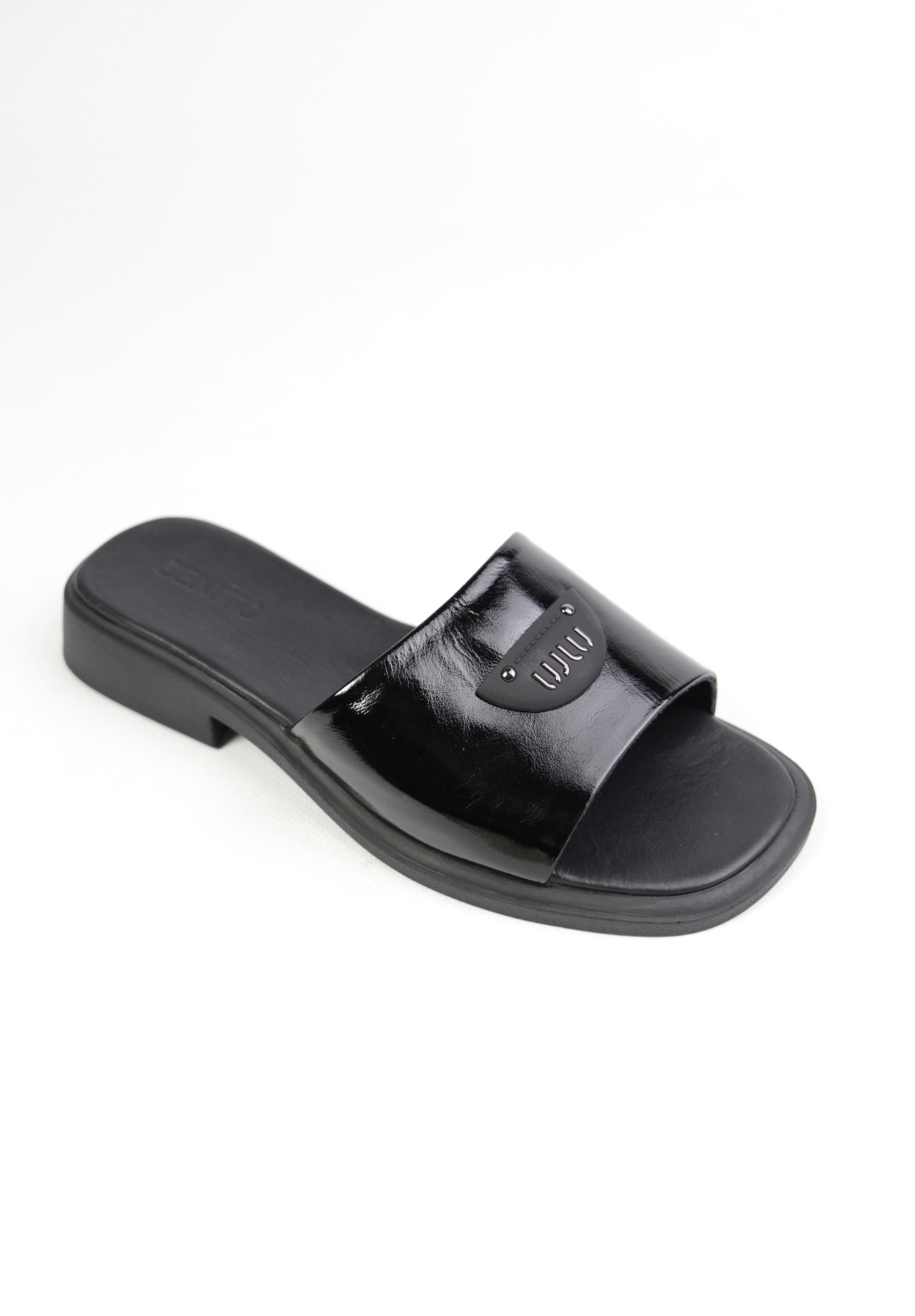 картинка Шлепанцы кожаные Benito от магазина Pratik