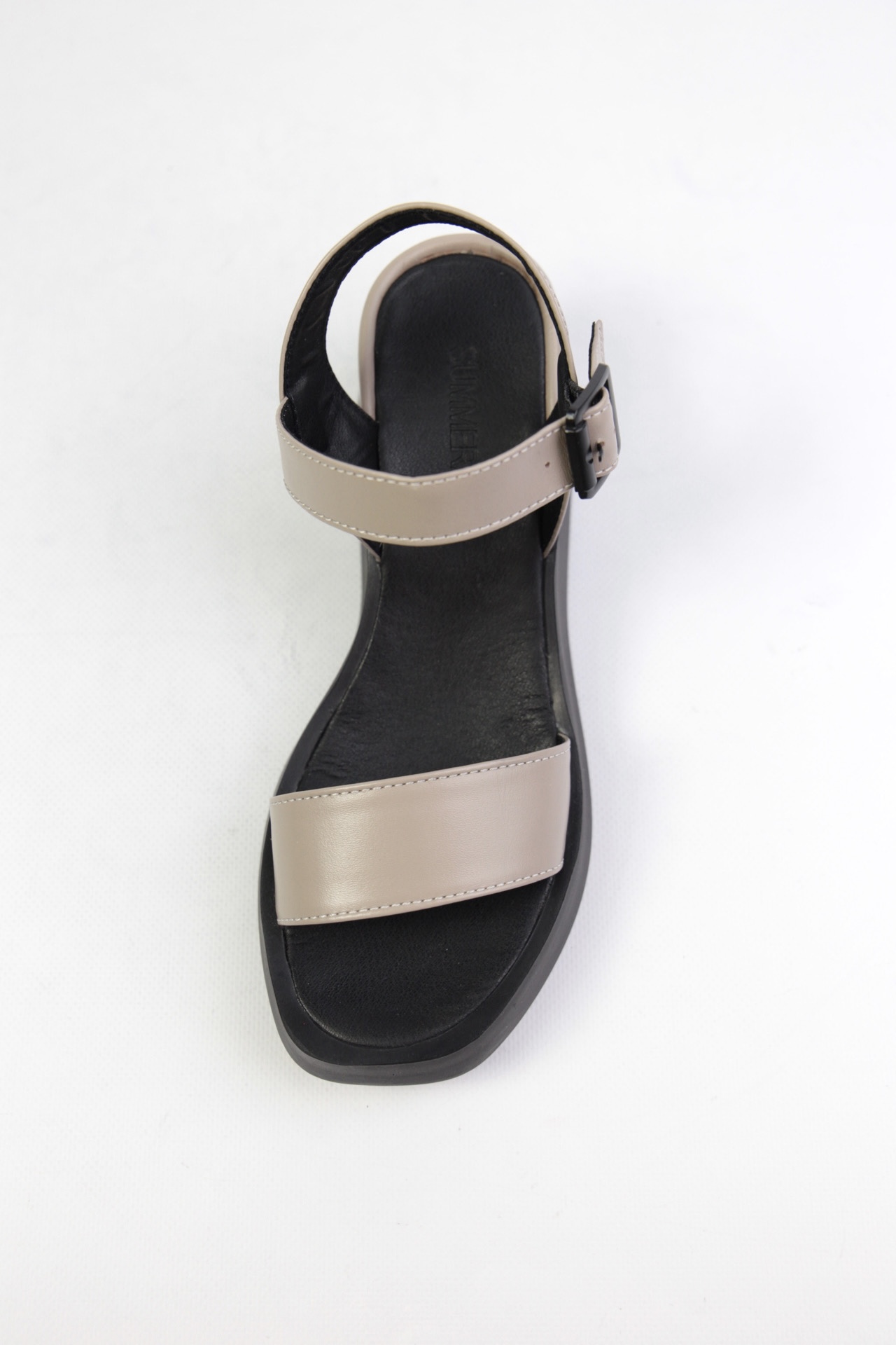 картинка Босоножки кожаные Benito от магазина Pratik