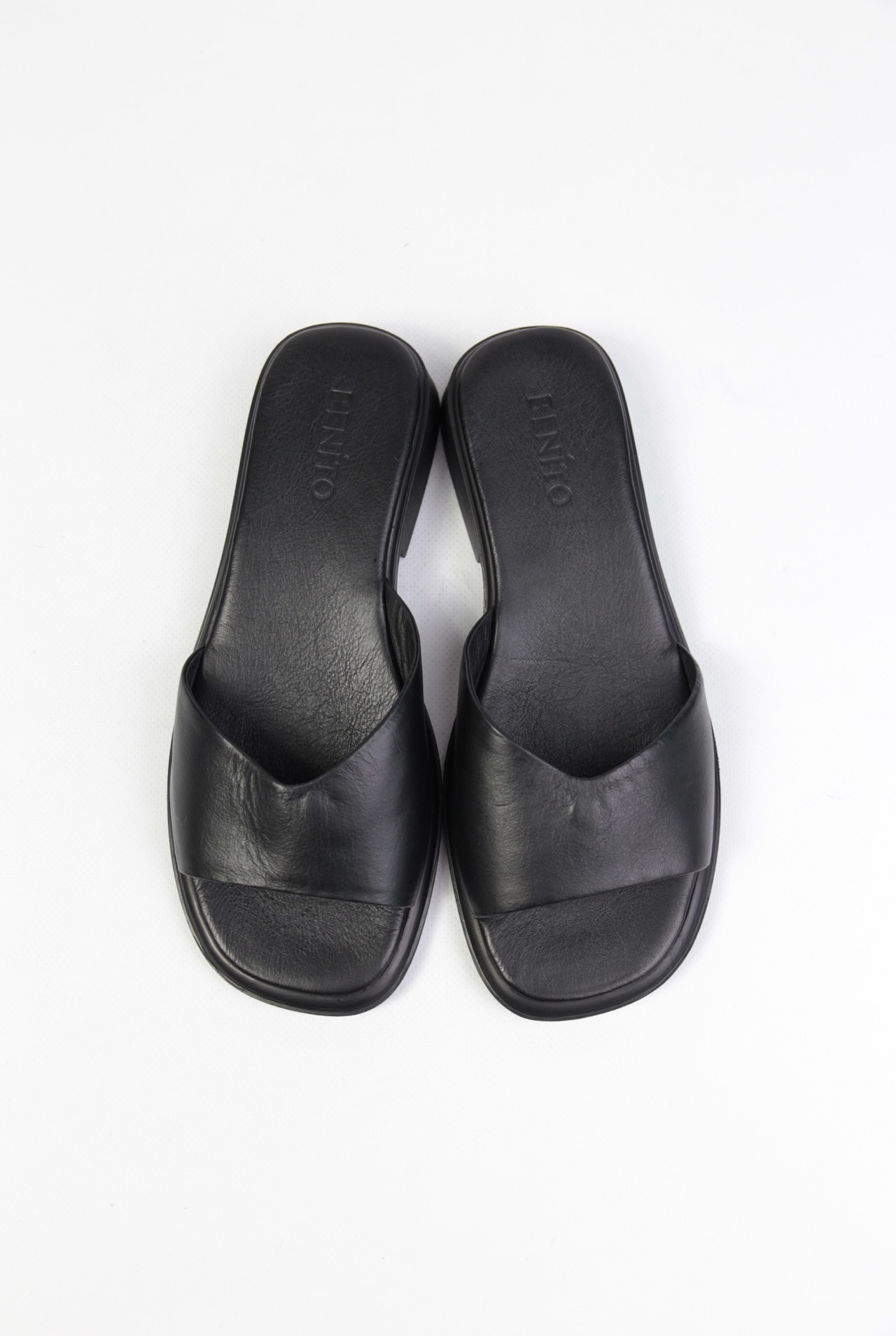 картинка Шлепанцы кожаные Benito от магазина Pratik