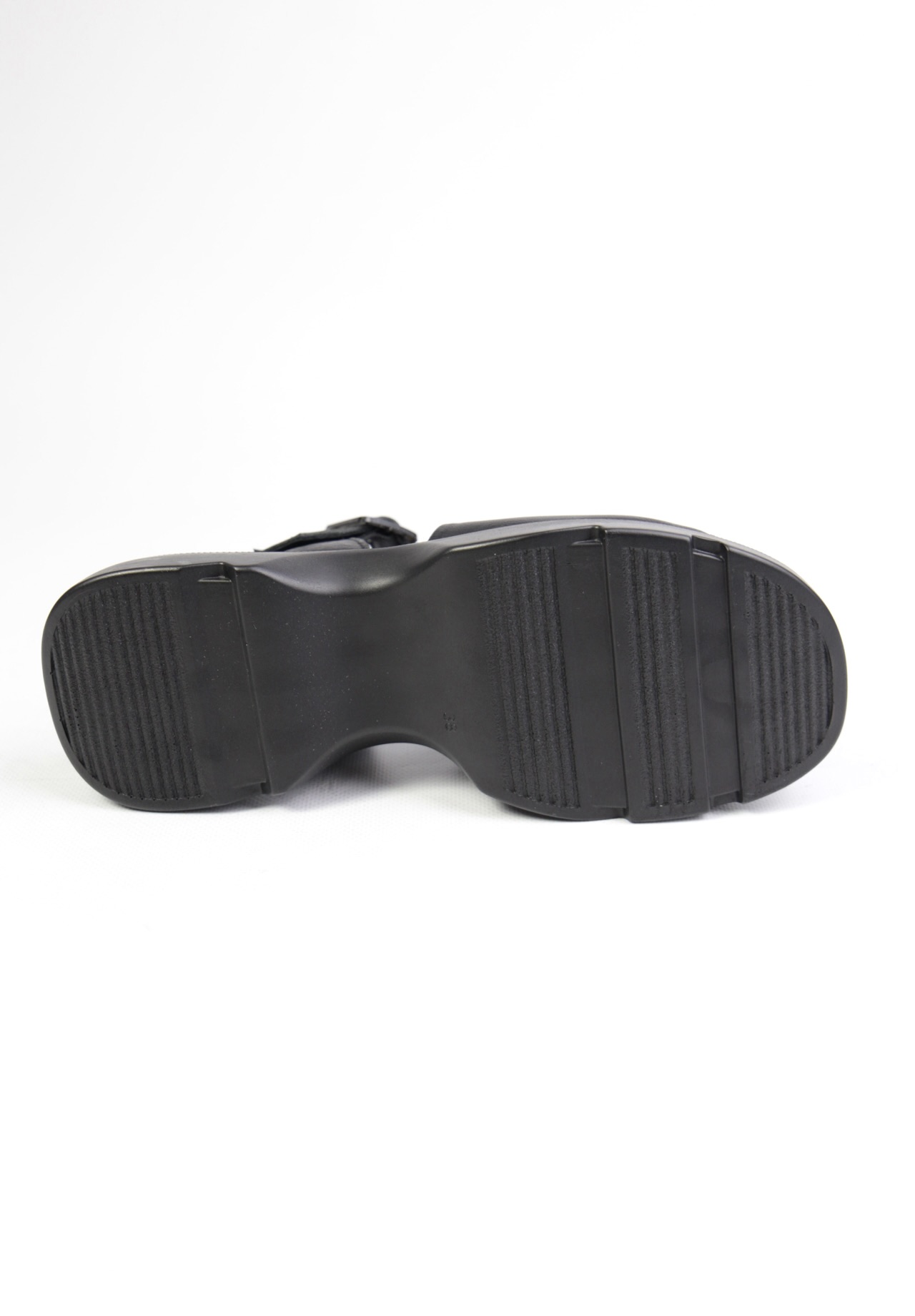 картинка Босоножки кожаные Benito от магазина Pratik