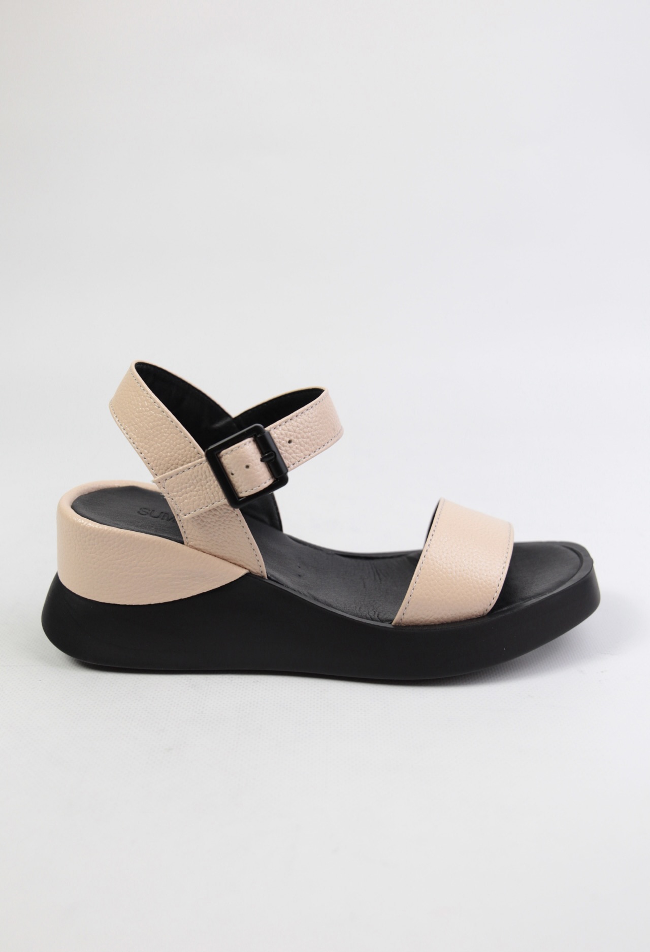 картинка Босоножки кожаные Benito от магазина Pratik