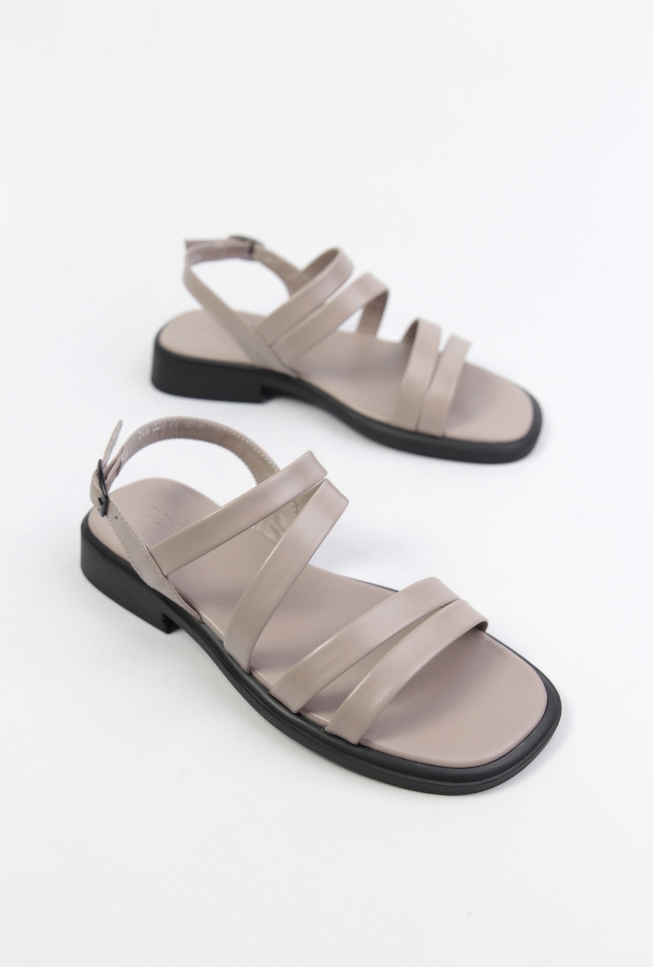 картинка Сандалии кожаные Benito от магазина Pratik