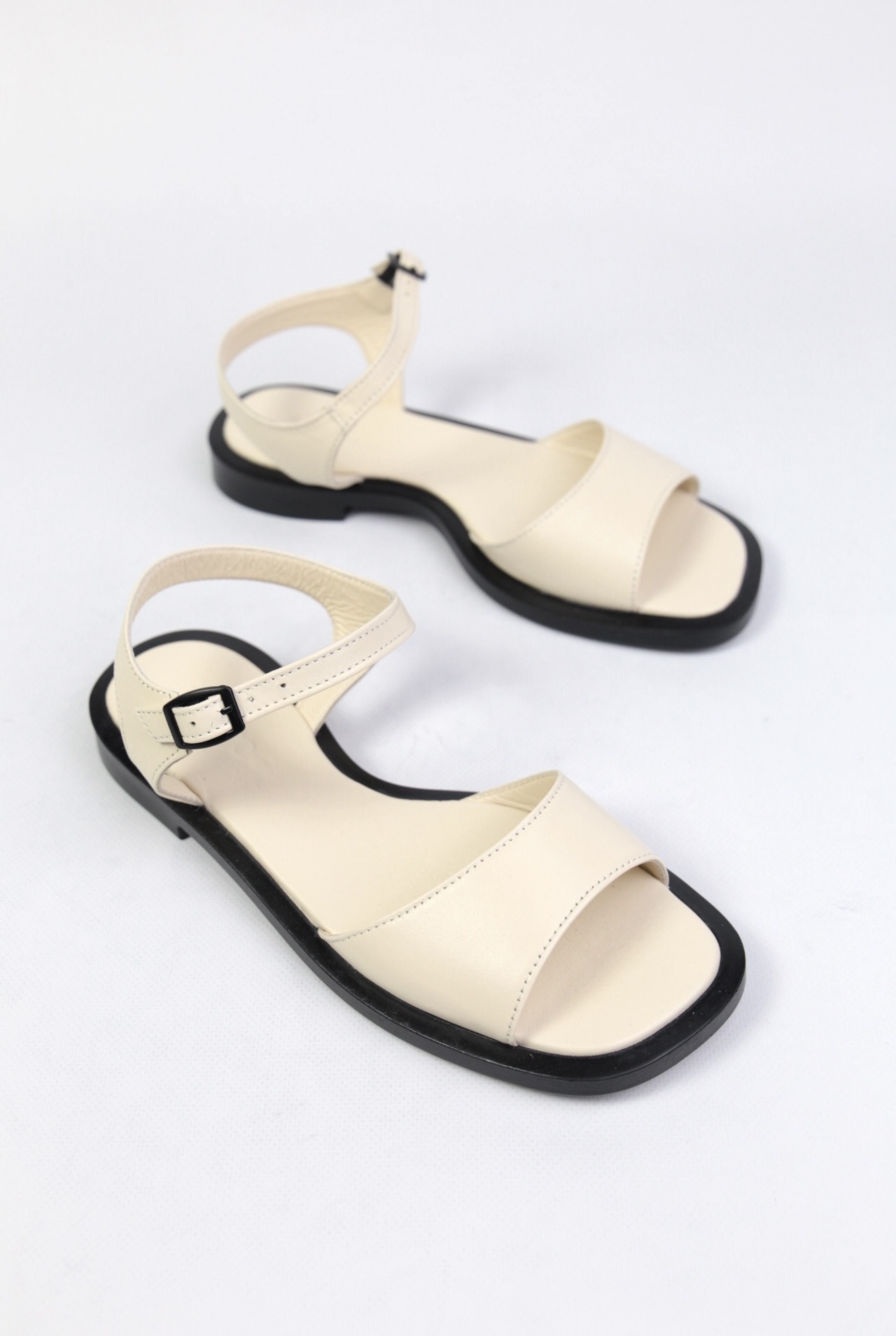 картинка Сандалии кожаные Benito от магазина Pratik