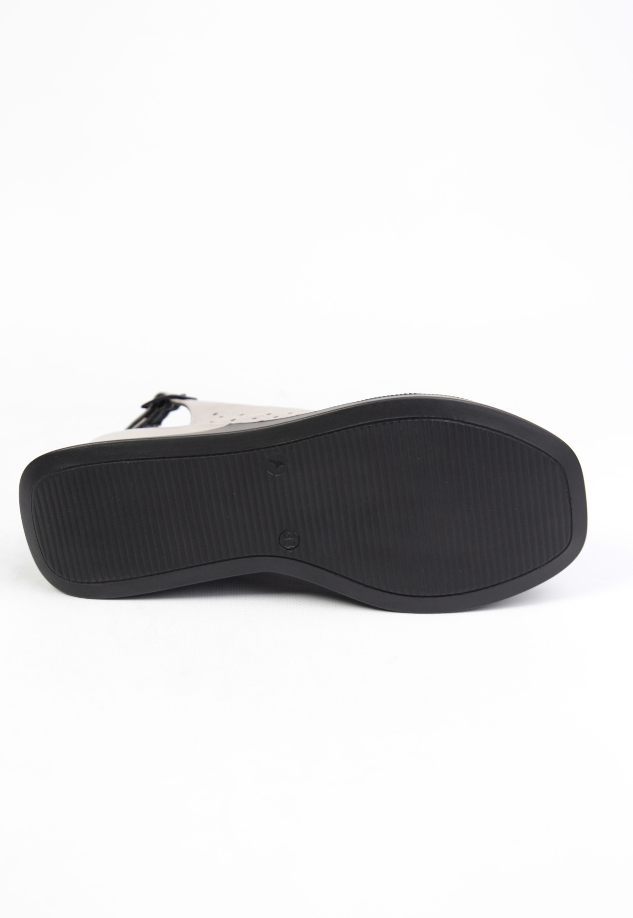 картинка Босоножки кожаные Benito от магазина Pratik