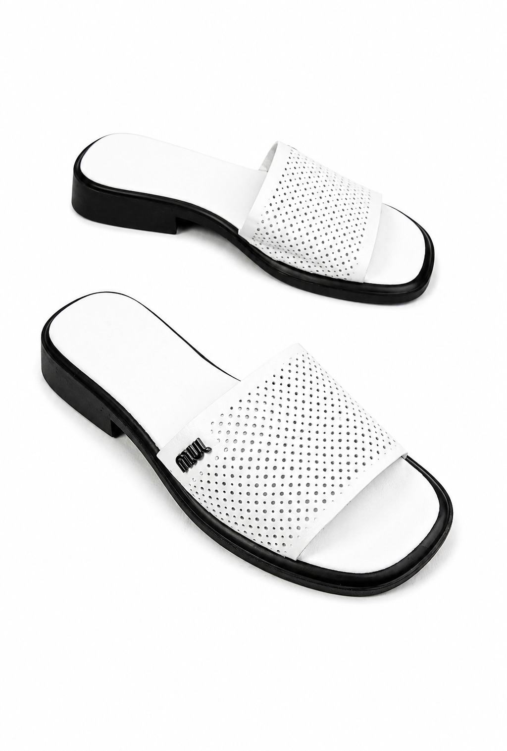 картинка Шлепанцы кожаные Benito от магазина Pratik