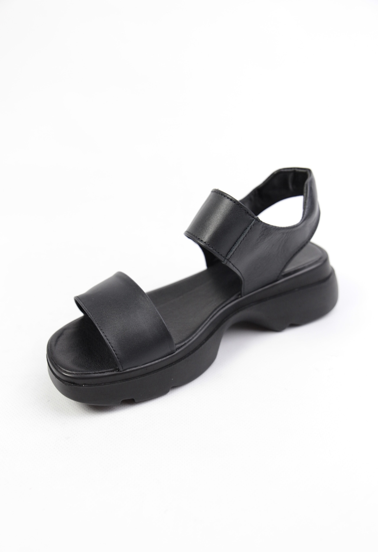 картинка Босоножки кожаные Benito от магазина Pratik