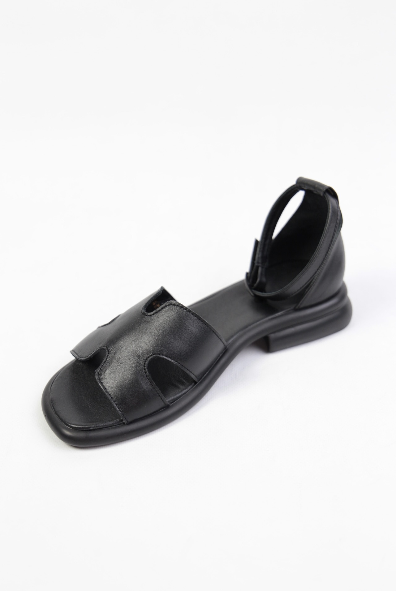 картинка Сандалии кожаные Benito от магазина Pratik