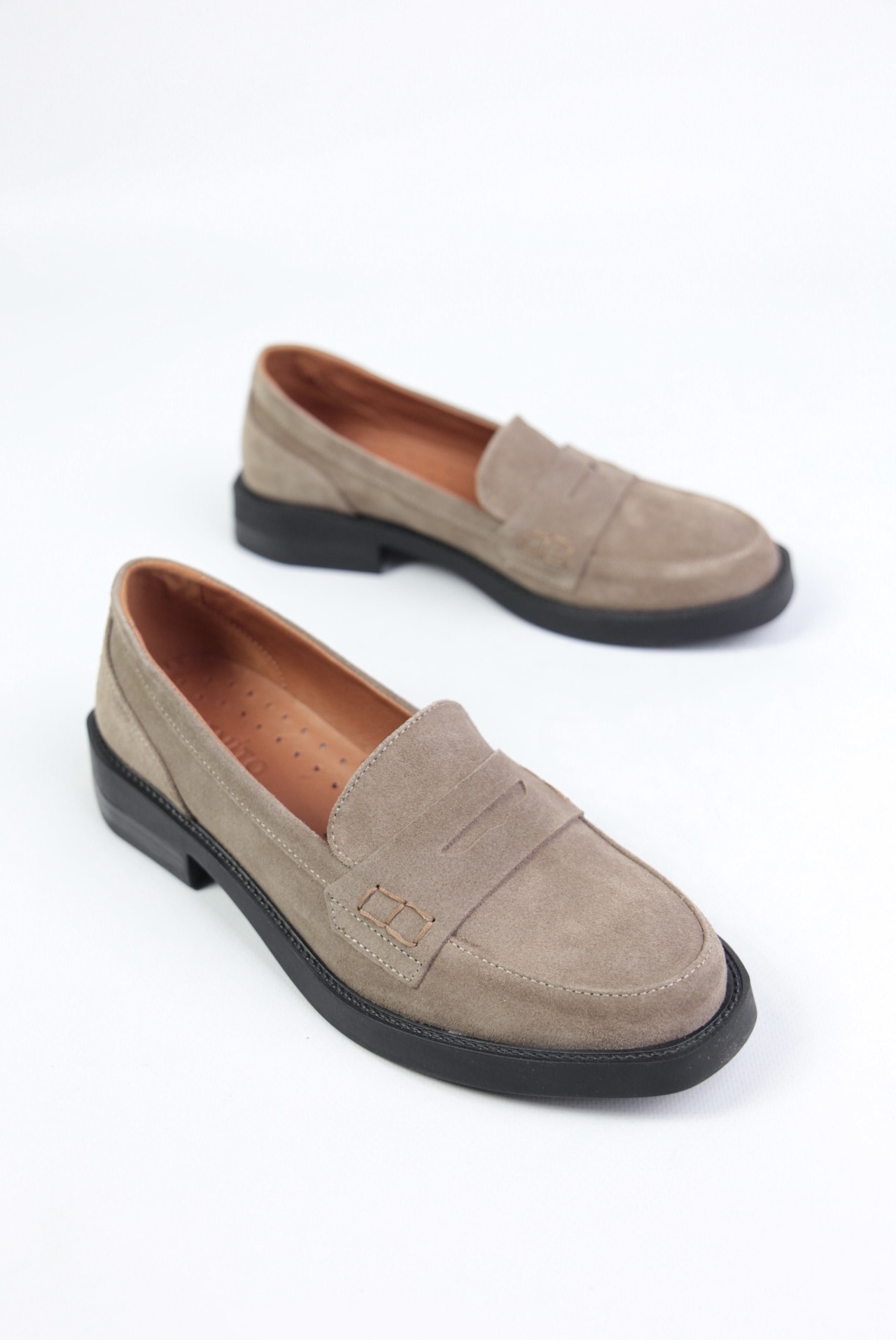 картинка Лоферы замшевые Benito от магазина Pratik