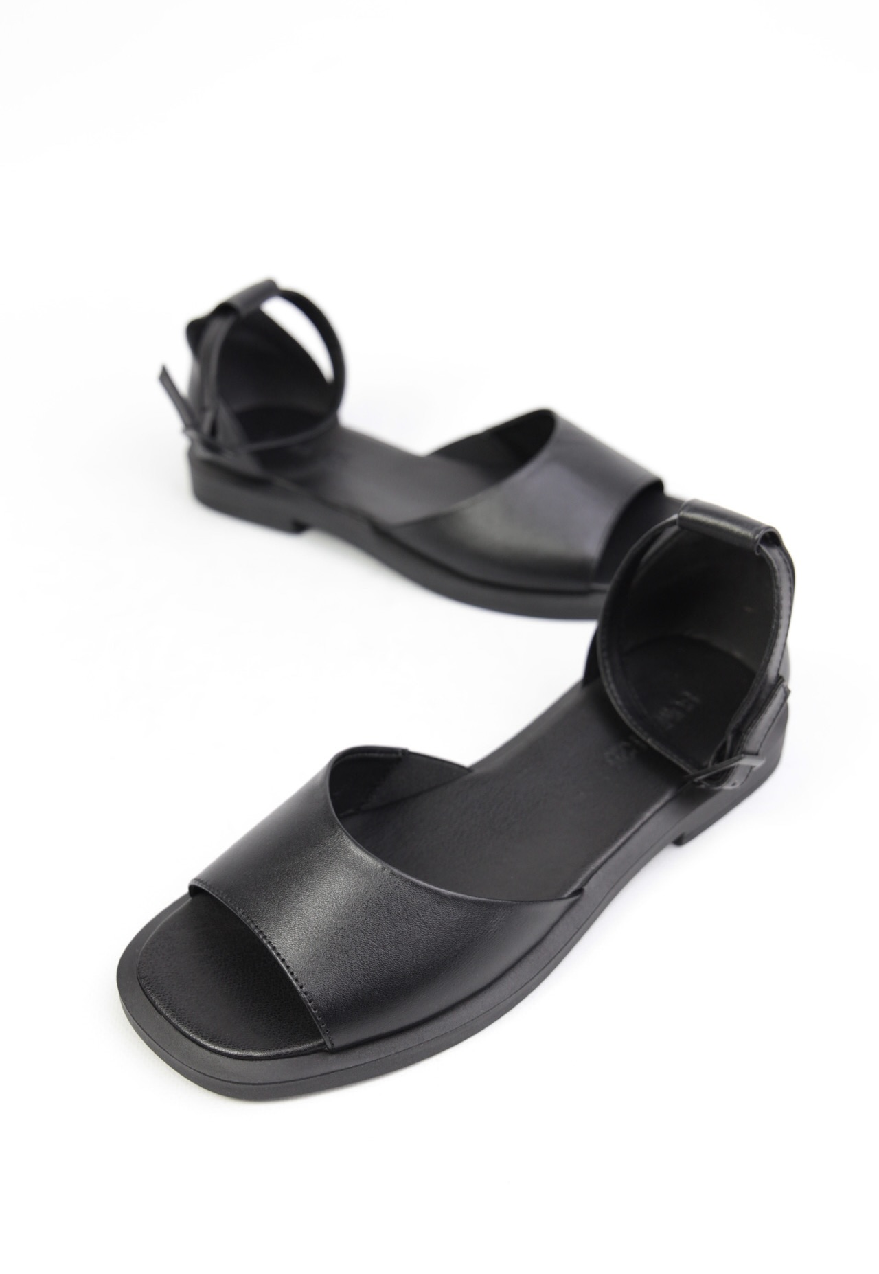 картинка Сандалии кожаные Benito от магазина Pratik