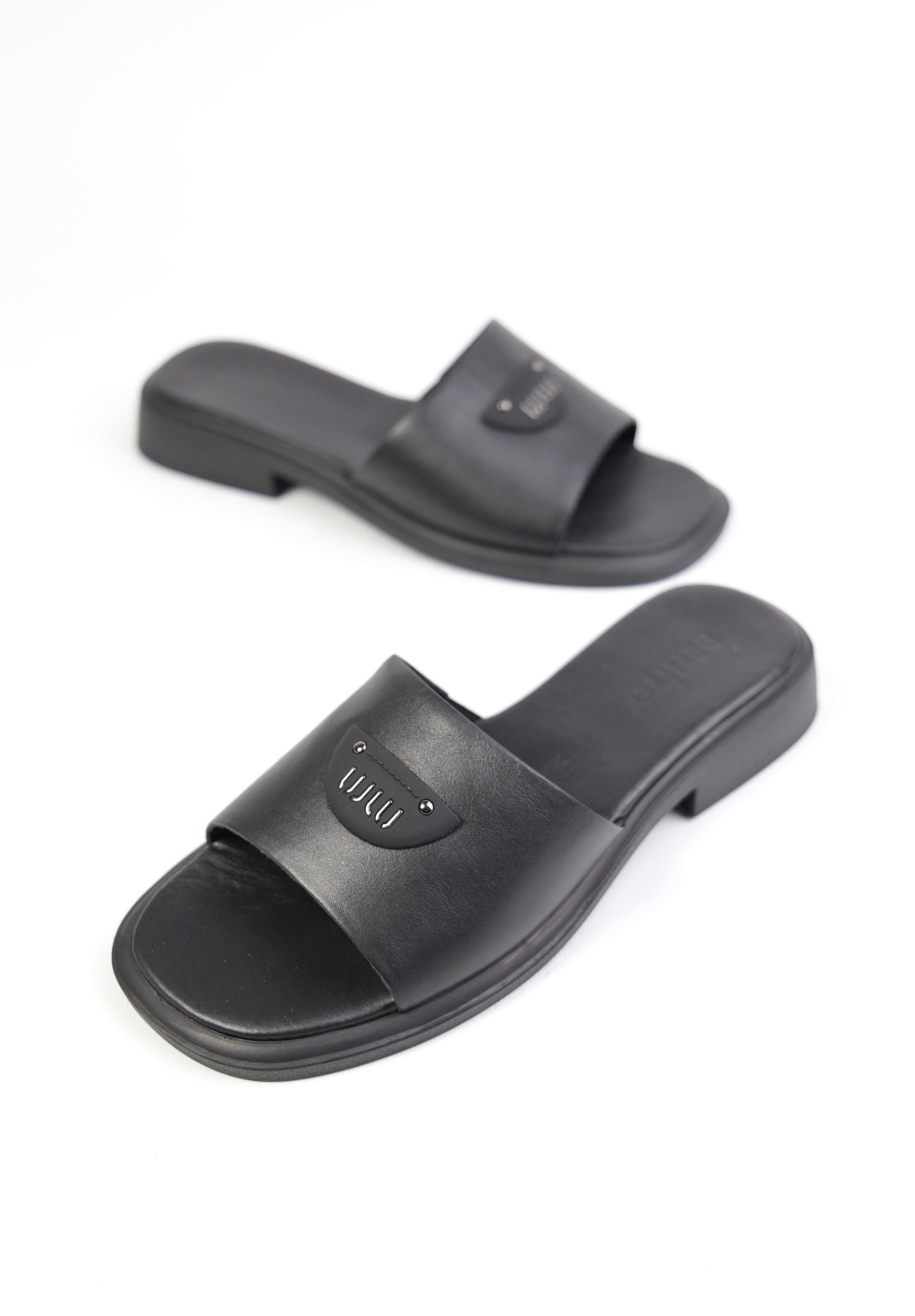 картинка Шлепанцы кожаные Benito от магазина Pratik