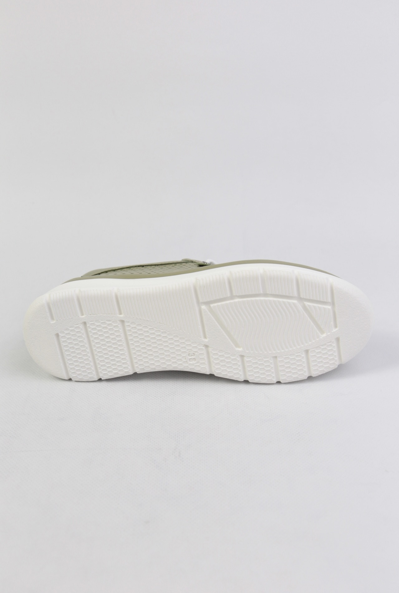 картинка Кроссовки кожаные Benito от магазина Pratik