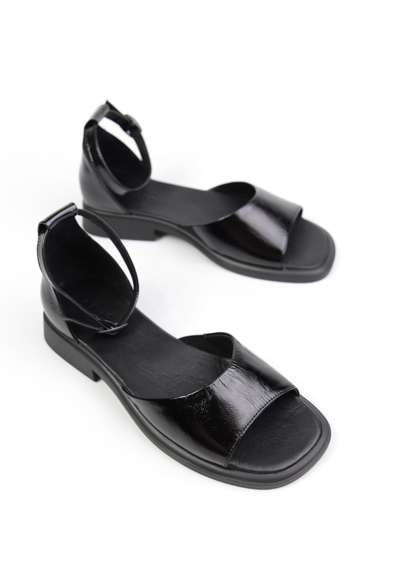 картинка Сандалии кожаные Benito от магазина Pratik