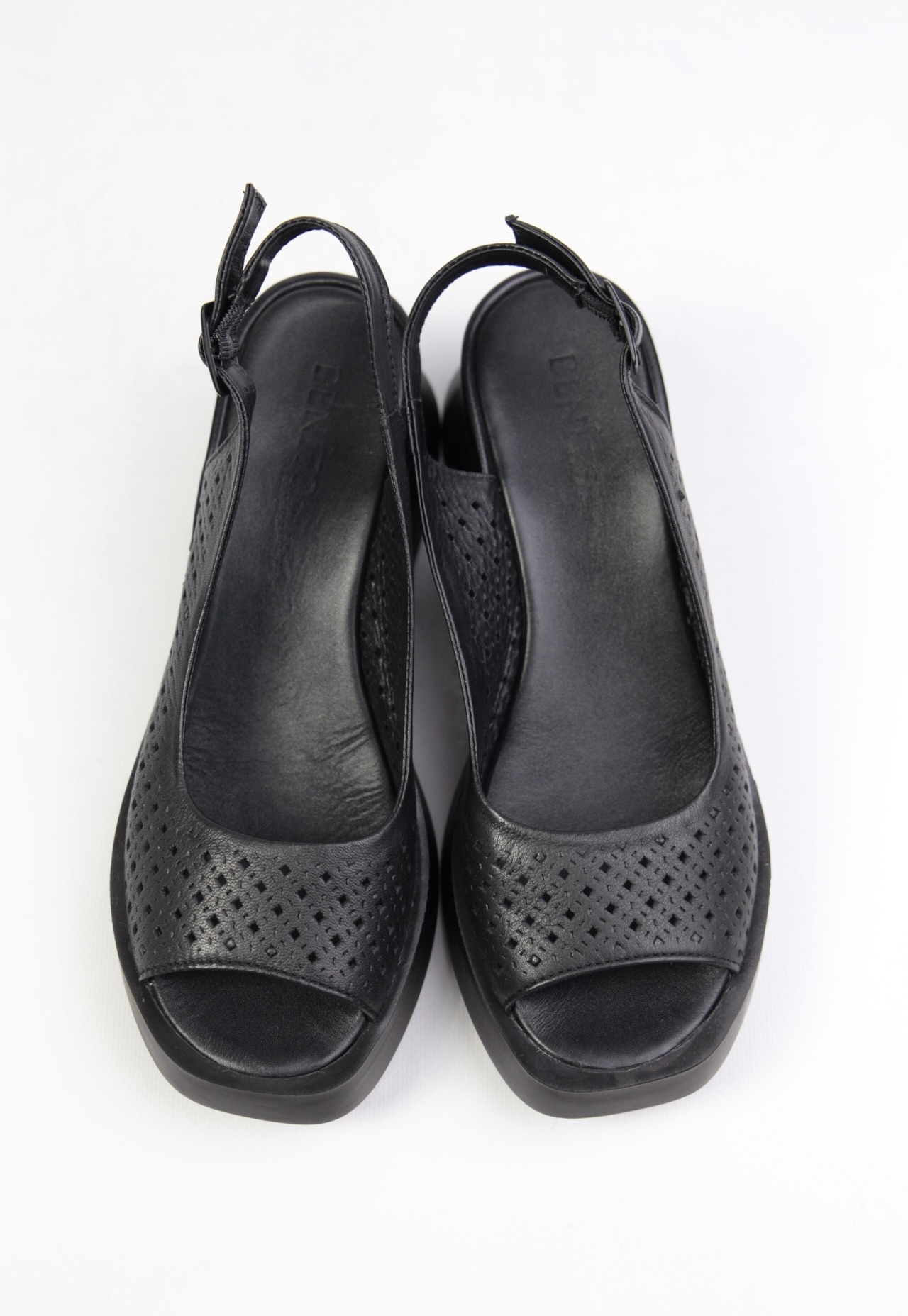 картинка Босоножки кожаные Benito от магазина Pratik