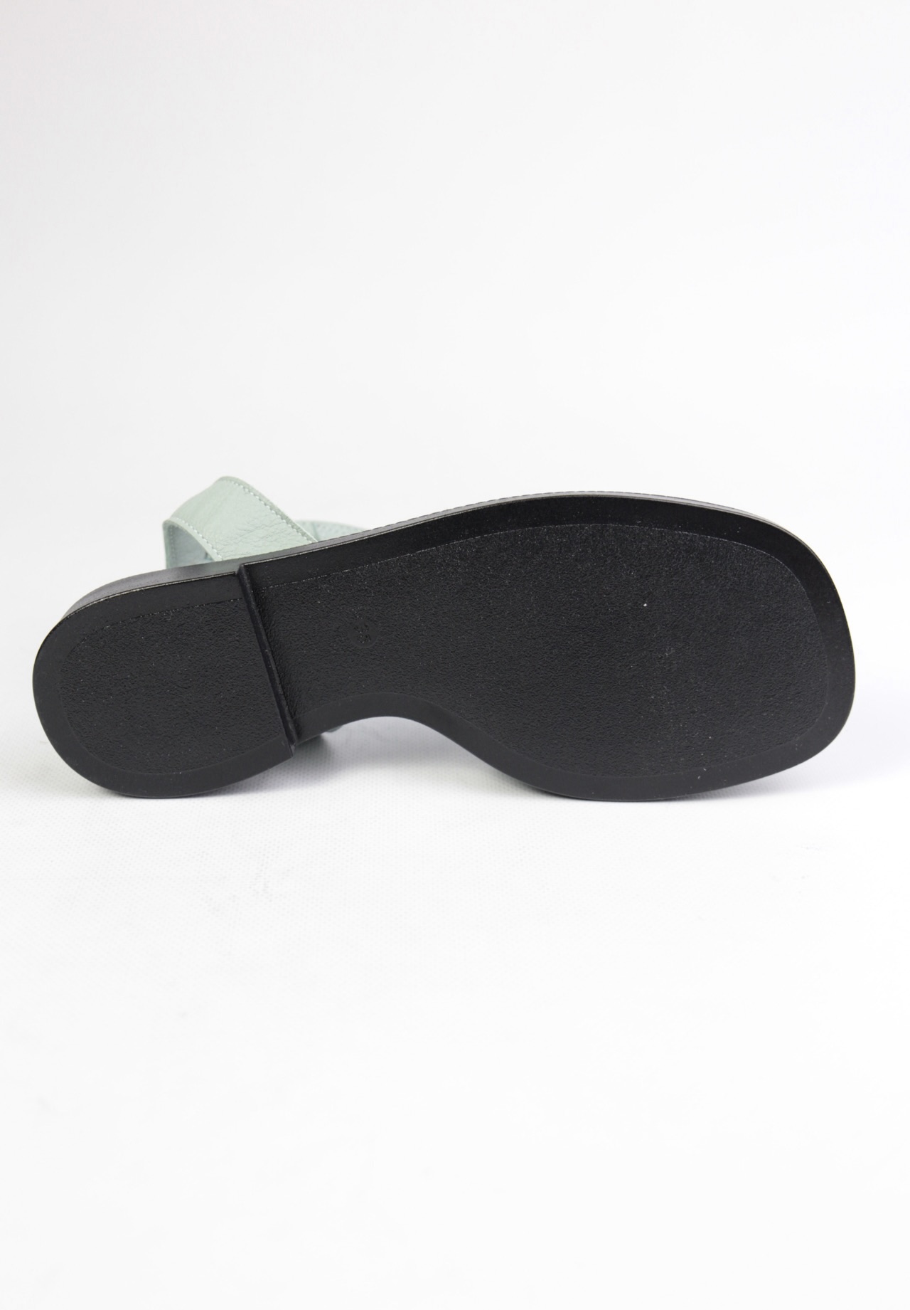 картинка Сандалии кожаные Benito от магазина Pratik