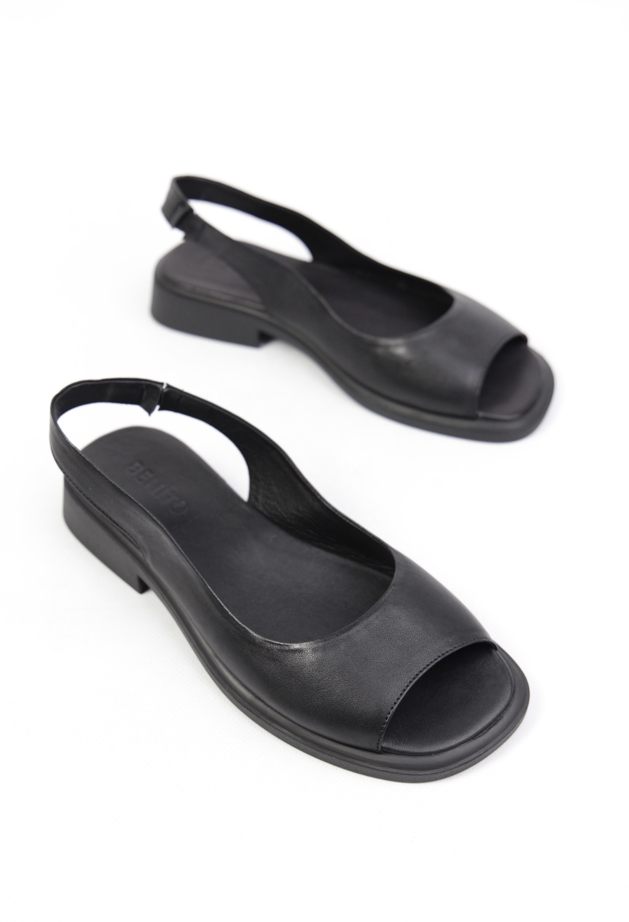 картинка Сандалии кожаные Benito от магазина Pratik